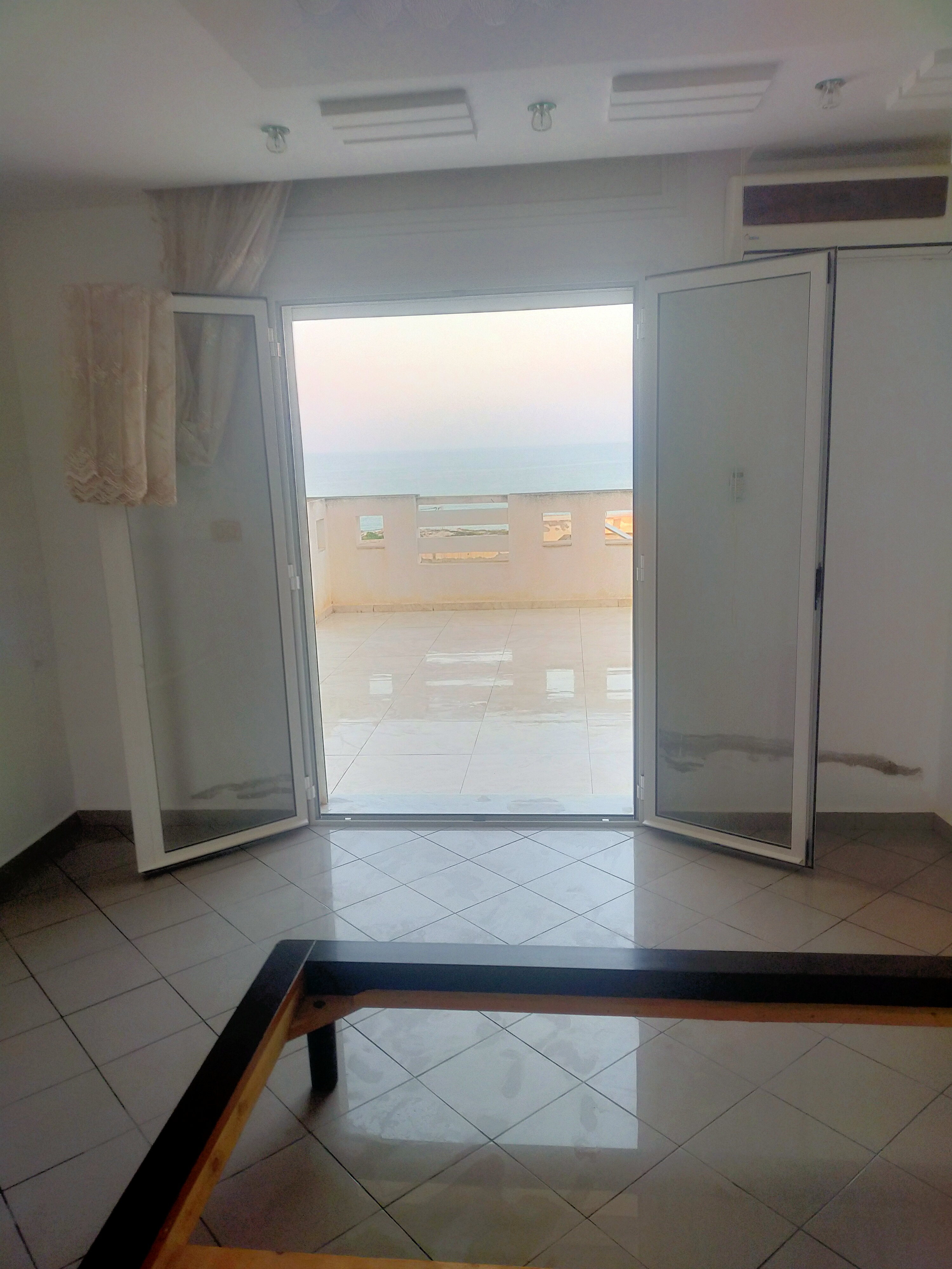 Ksour Essaf Salakta Location vacances Appart. 2 pices Bel appart pied ds l'eau climatis salakta mahdia