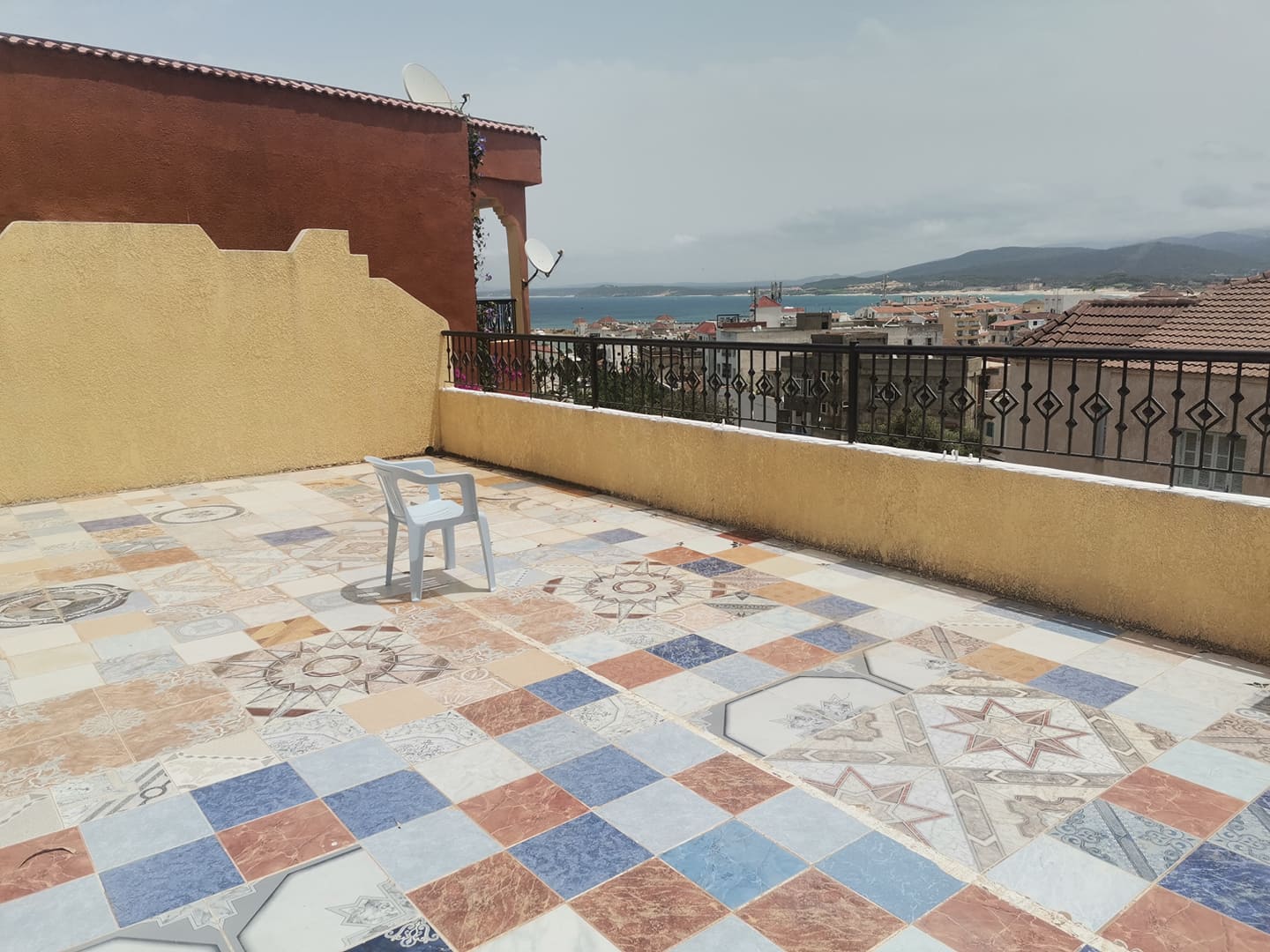 Tabarka Tabarka Location vacances Appart. 3 pices tage de villa climatis centre ville
