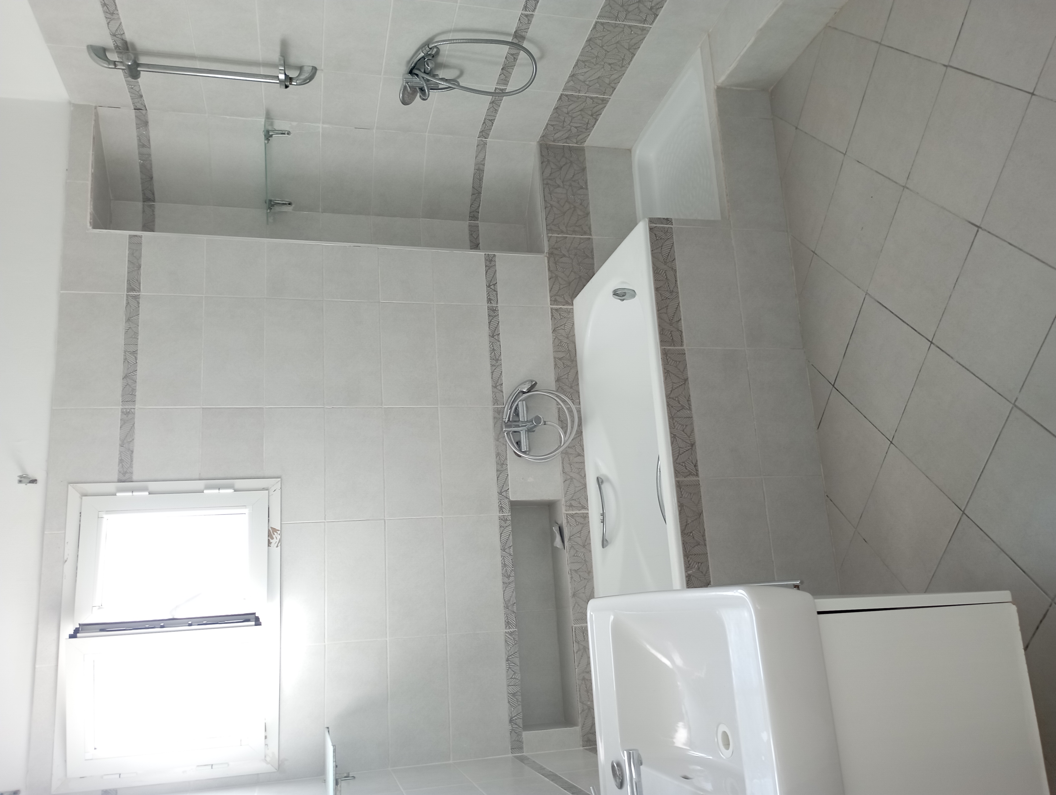 Ariana Ville Ariana Location Appart. 5 pices+ Etage de villa ariana