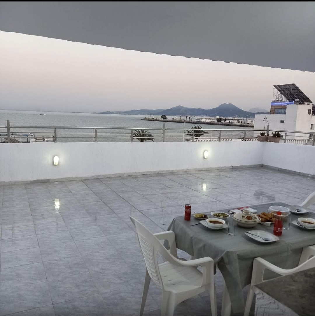 La Goulette La Goulette Location Appart. 3 pices Appartement vue sur mre avec terasse