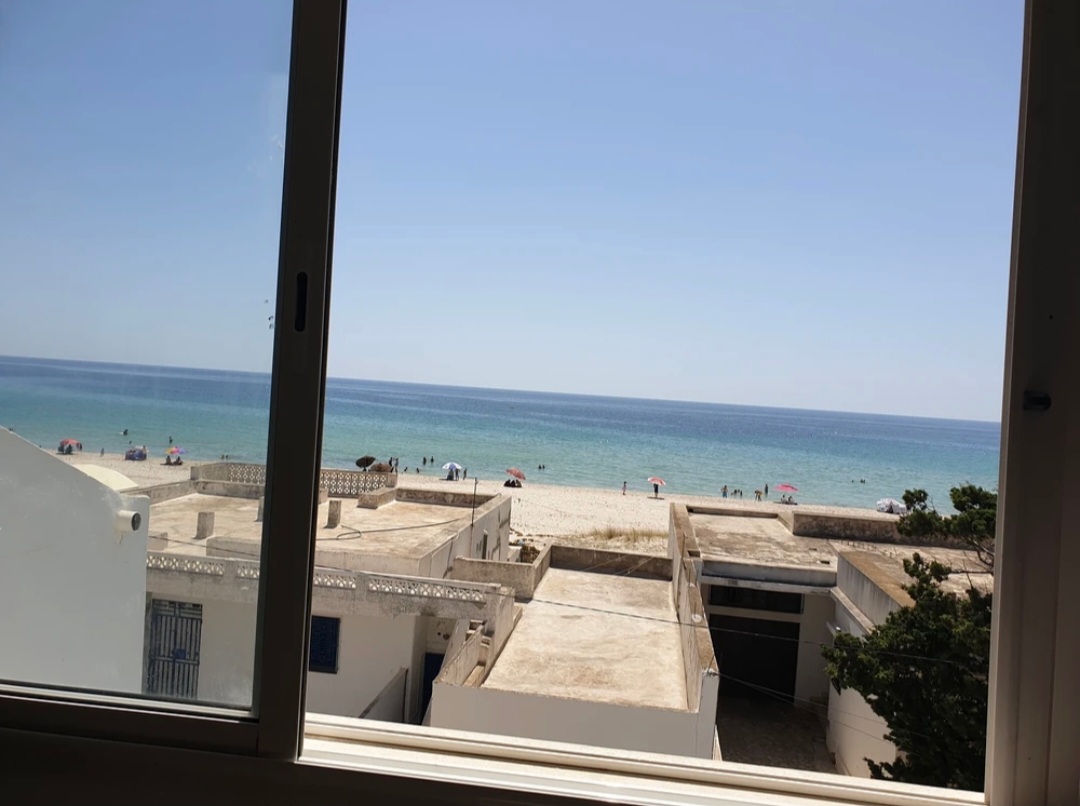 Menzel Temime&nbsp;Menzel Temime&nbsp;Location vacances&nbsp;Appart. 4 pi�ces&nbsp;Appartement 2eme �tage vu sur mer