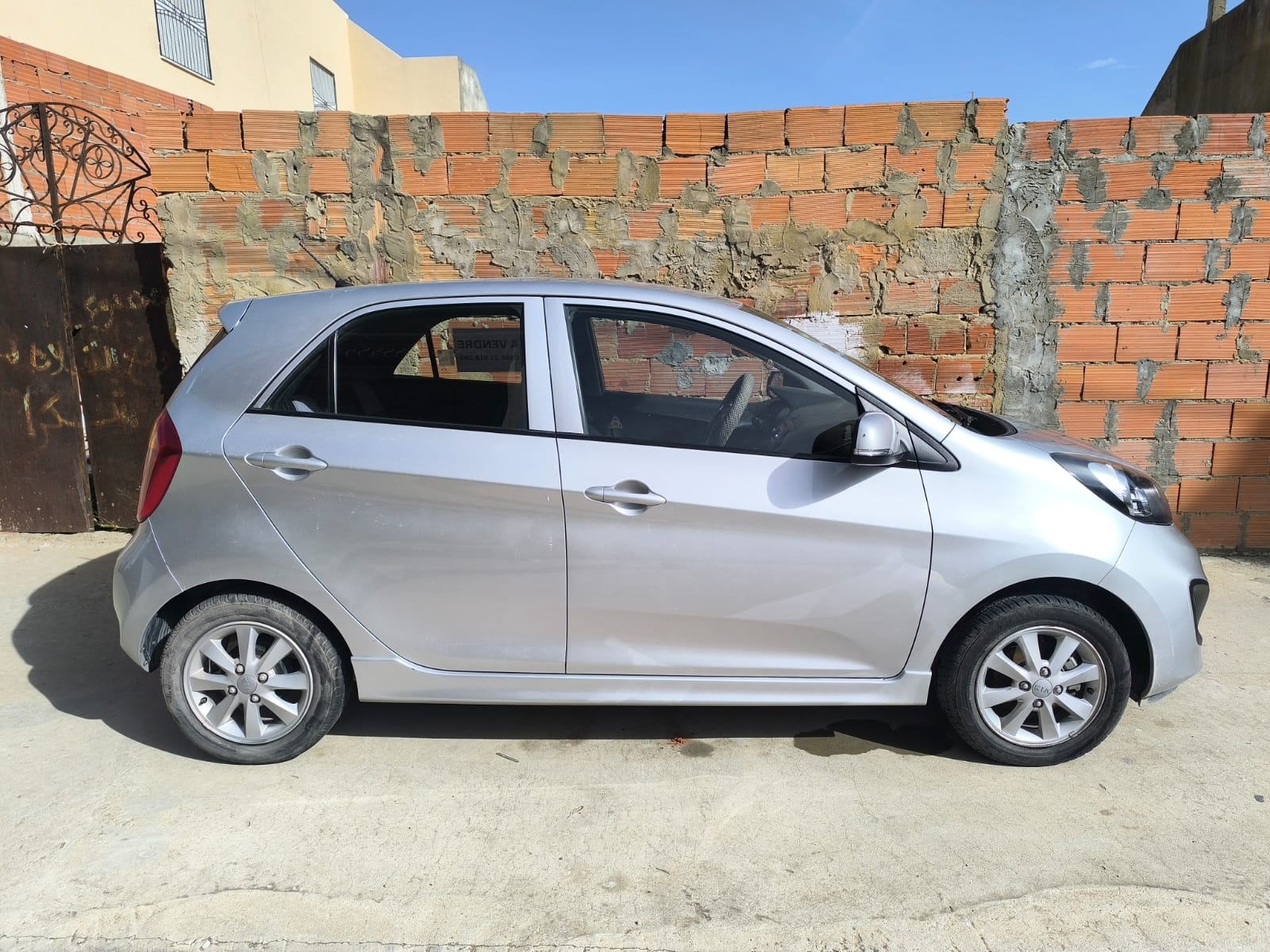 Menzel Jemil Menzel Jemil Kia Picanto Kia picanto  premire main  99200 km