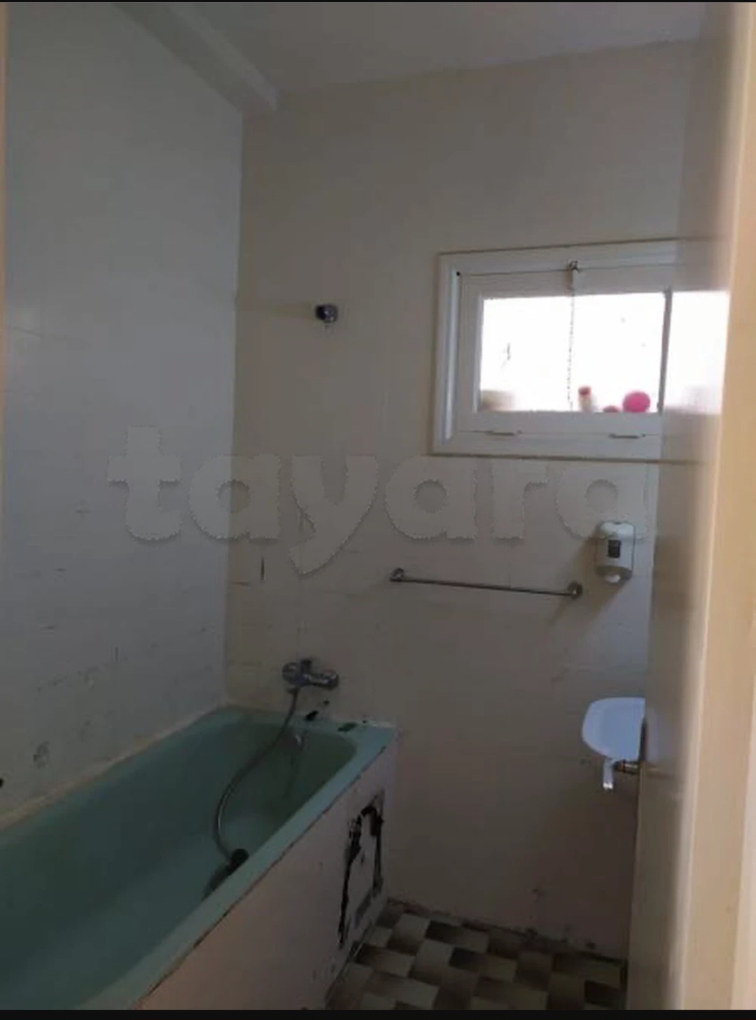 El Menzah El Manar 2 Location Appart. 4 pices S plus 3 semi meubl a el manar 2 wb4359