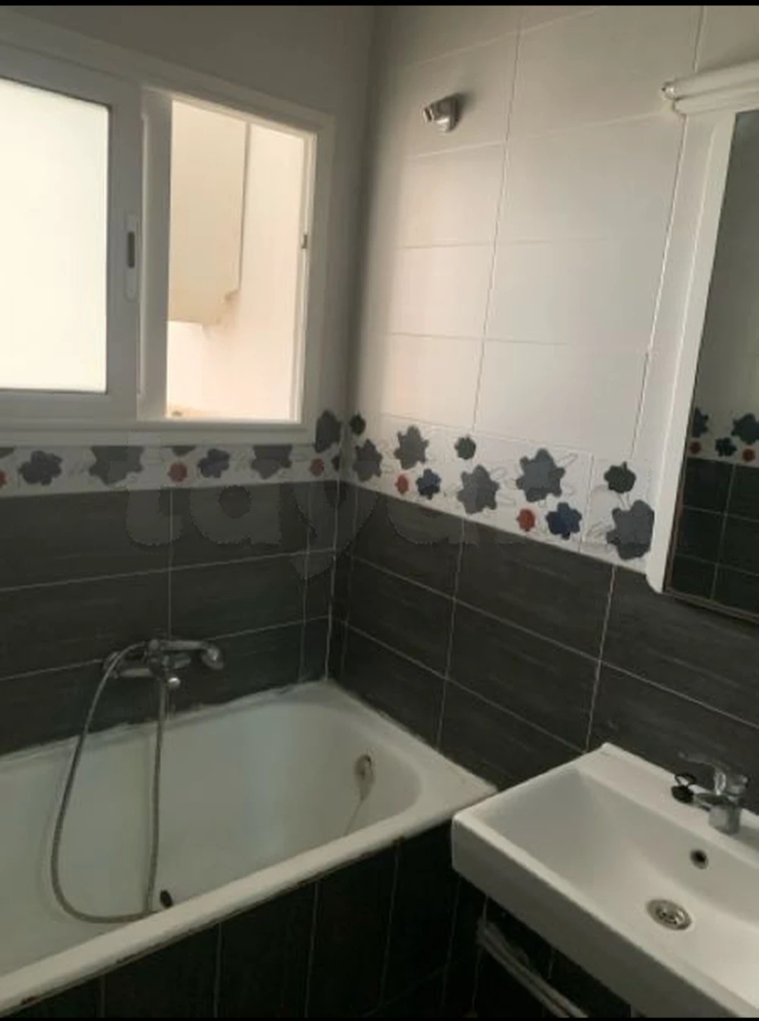 Ariana Ville&nbsp;El Menzah 7&nbsp;Location&nbsp;Appart. 4 pi�ces&nbsp;S plus 3 r�nov� a el manzah 7 wb