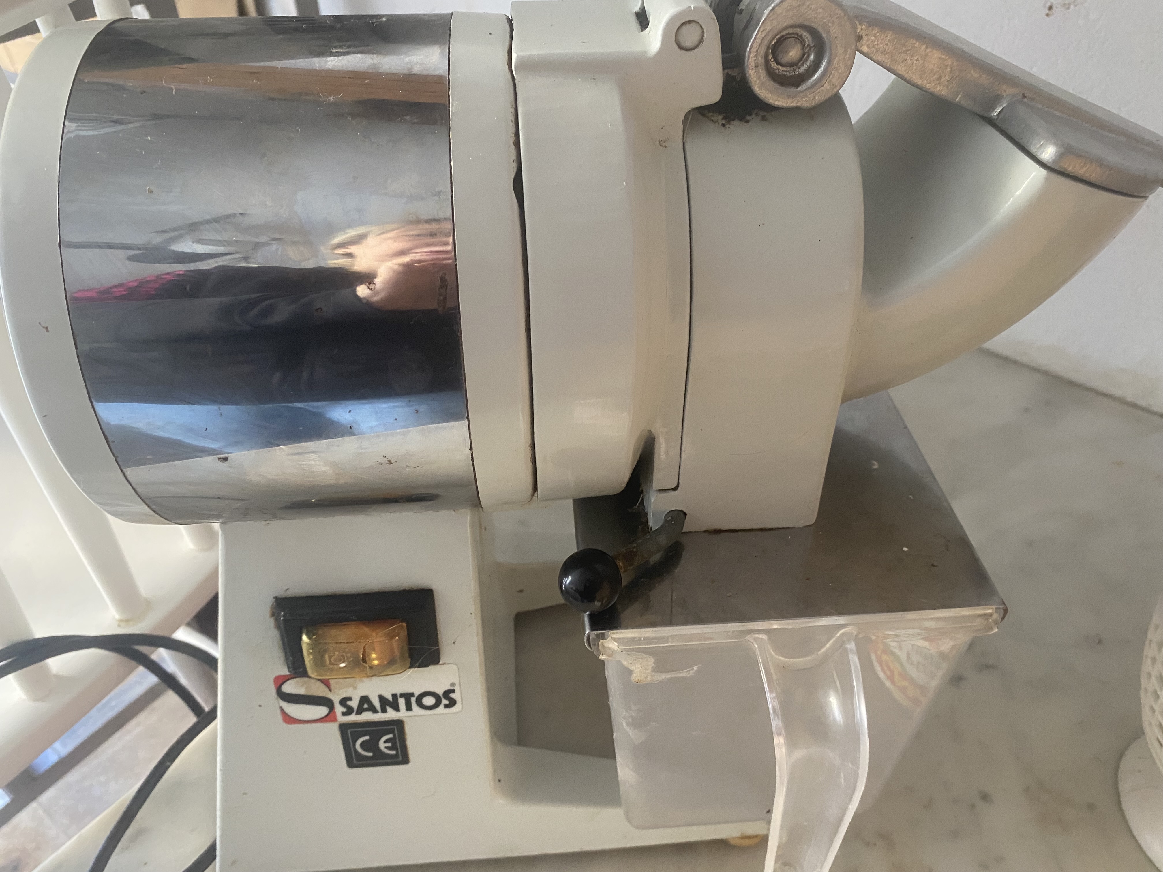 Ariana Ville&nbsp;Riadh Landlous&nbsp;Mixeur, batteur & robot&nbsp;Autre&nbsp;R�pe fromages professionel