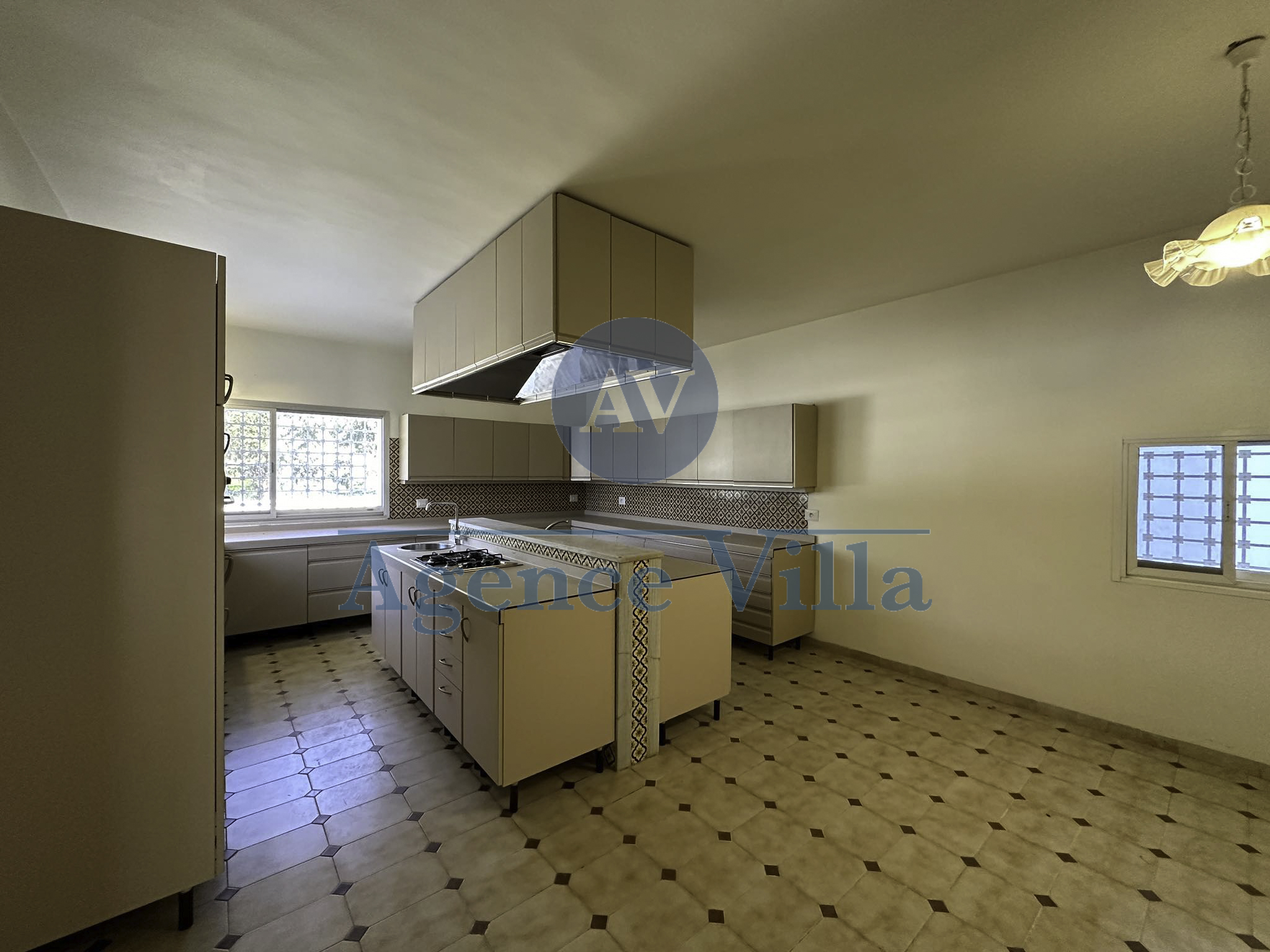 La Soukra&nbsp;La Soukra&nbsp;Location&nbsp;Maisons&nbsp;Une grande villa � la soukra avec piscine couverte