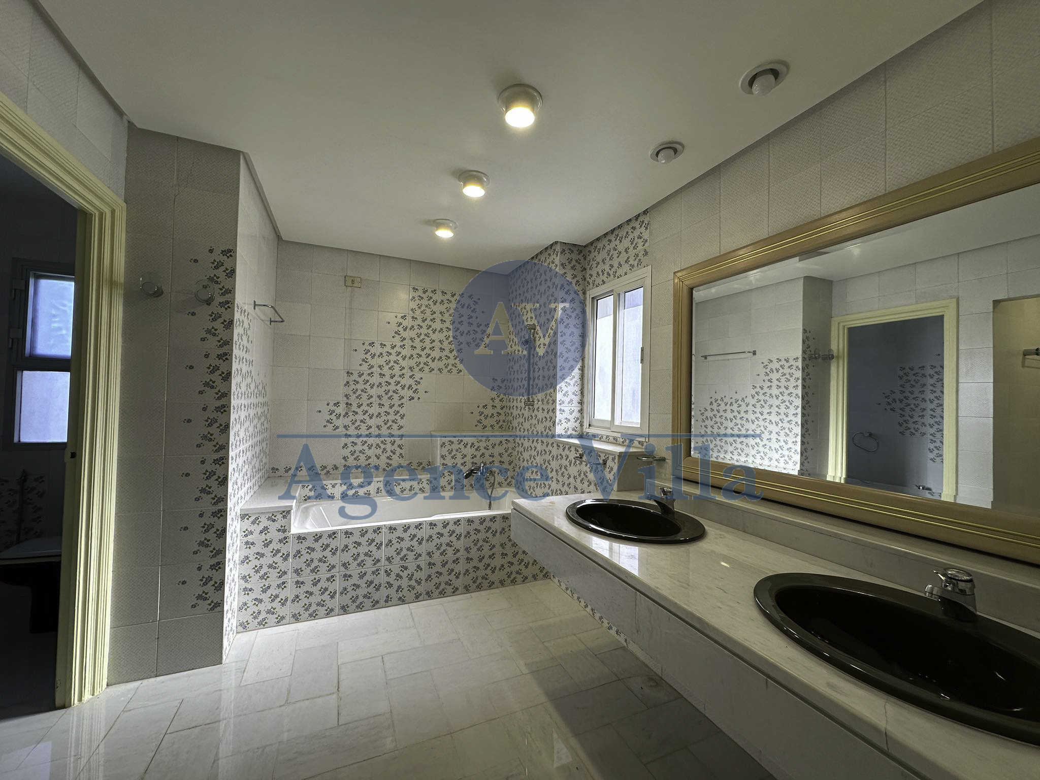 La Soukra&nbsp;La Soukra&nbsp;Location&nbsp;Maisons&nbsp;Une grande villa � la soukra avec piscine couverte