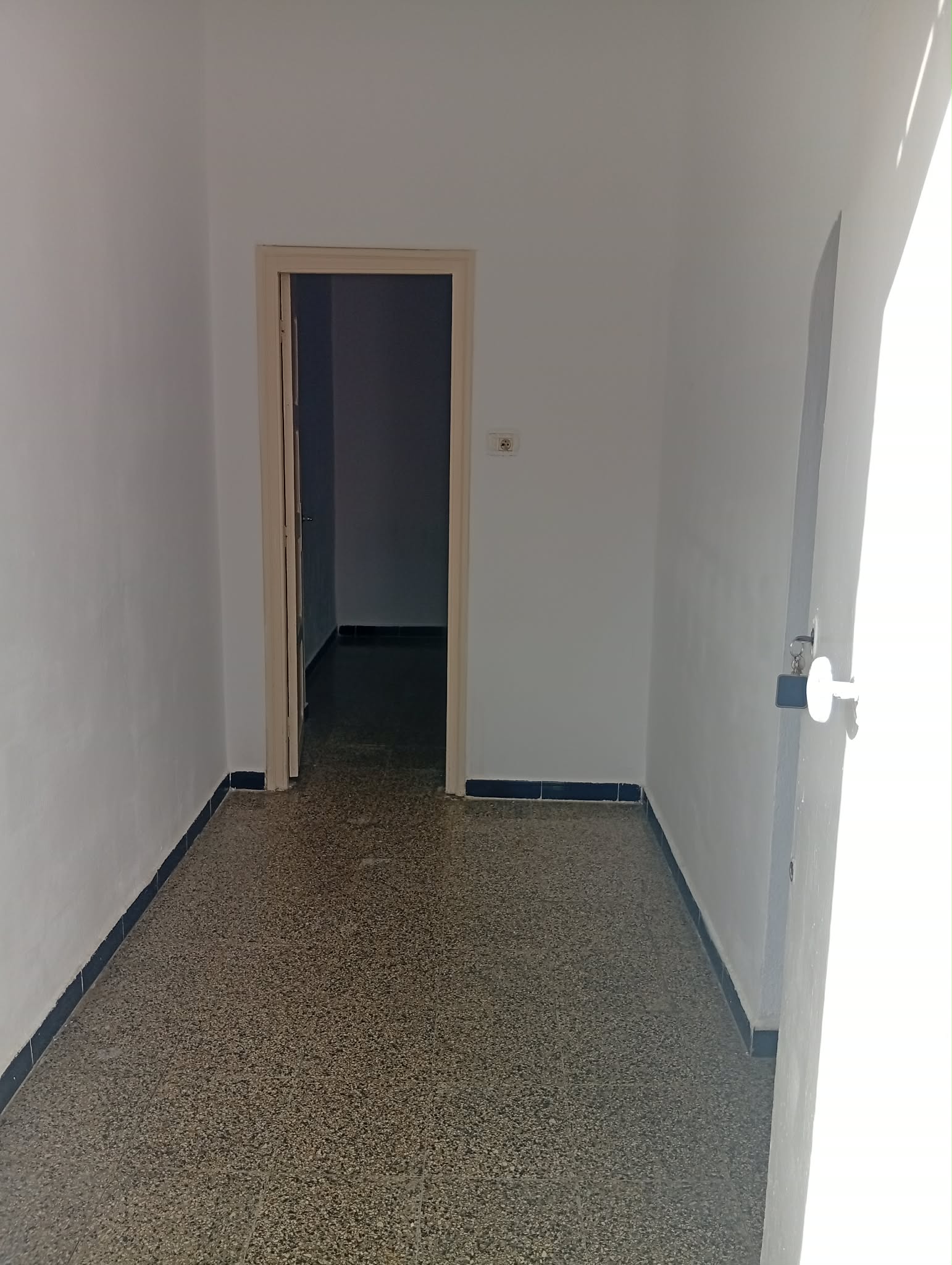 Ariana Ville&nbsp;Cite Ennouzha&nbsp;Location&nbsp;Appart. 1 pi�ce&nbsp;Studio a ariana