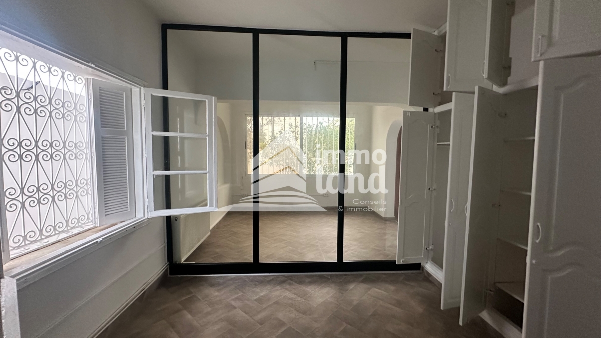 La Marsa&nbsp;Cite El Ahmadi&nbsp;Location&nbsp;Appart. 3 pi�ces&nbsp;Rdc de villa s3 avc entr�e ind�pendante � la marsa