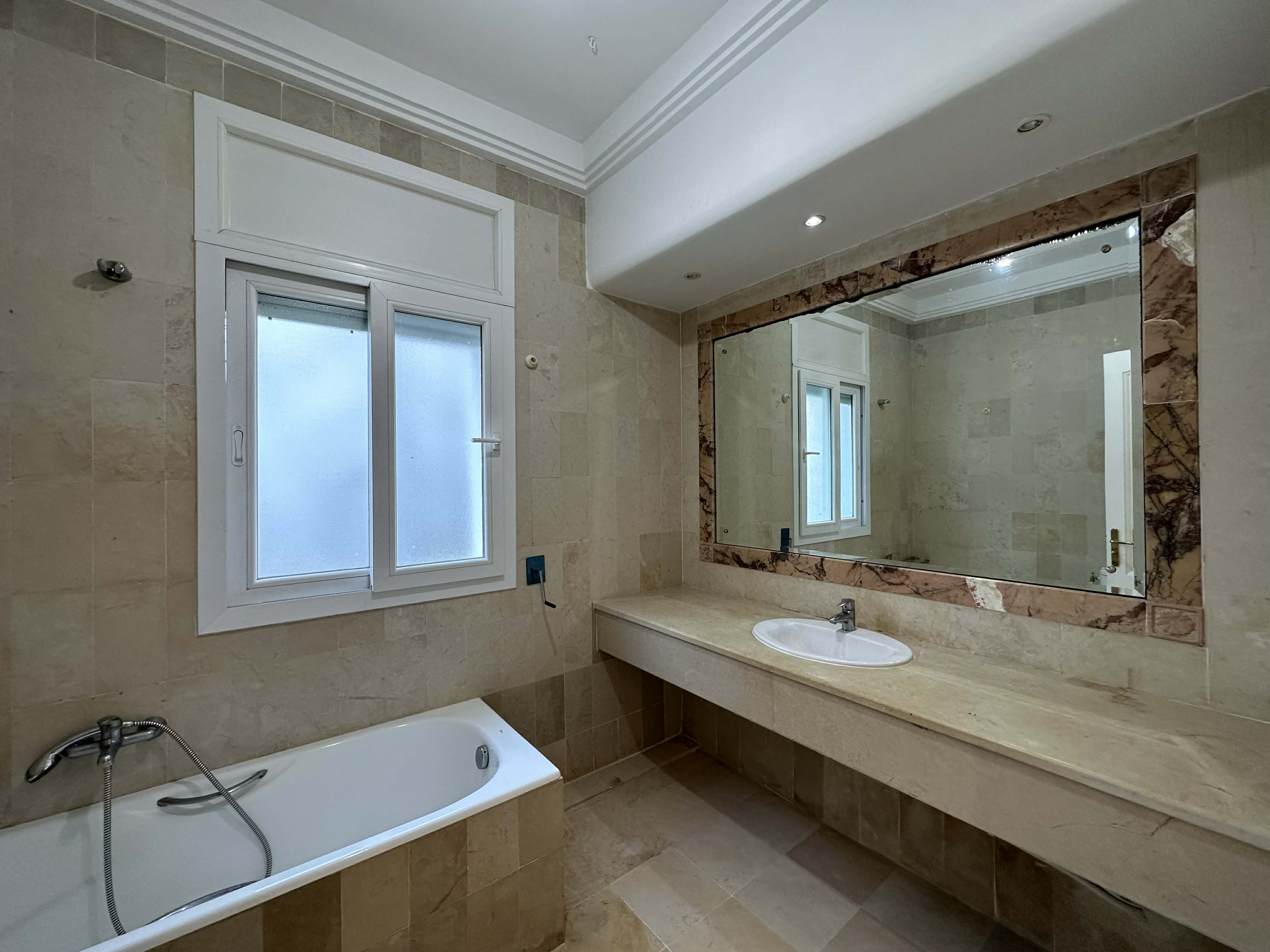 El Menzah&nbsp;El Menzah 9&nbsp;Location&nbsp;Appart. 5 pi�ces+&nbsp;Appart s5 haut standing avec terrasse � menzah 9b