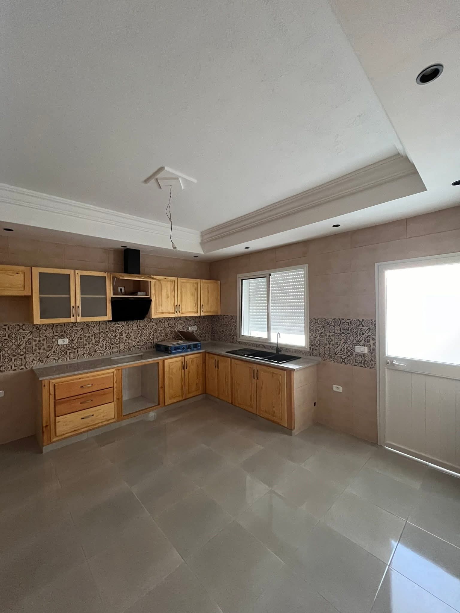 Ariana Ville&nbsp;Riadh Landlous&nbsp;Location&nbsp;Appart. 4 pi�ces&nbsp;�tage d'une villa s 3 riadh landalos