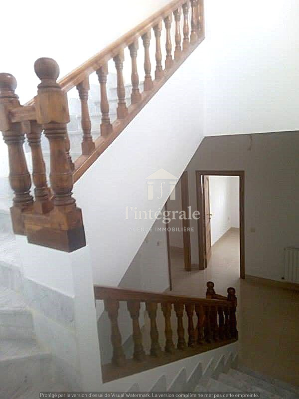 Ariana Ville Cite Ennasr 2 Location Maisons Villa de 3 niveaux  cit lfaouz