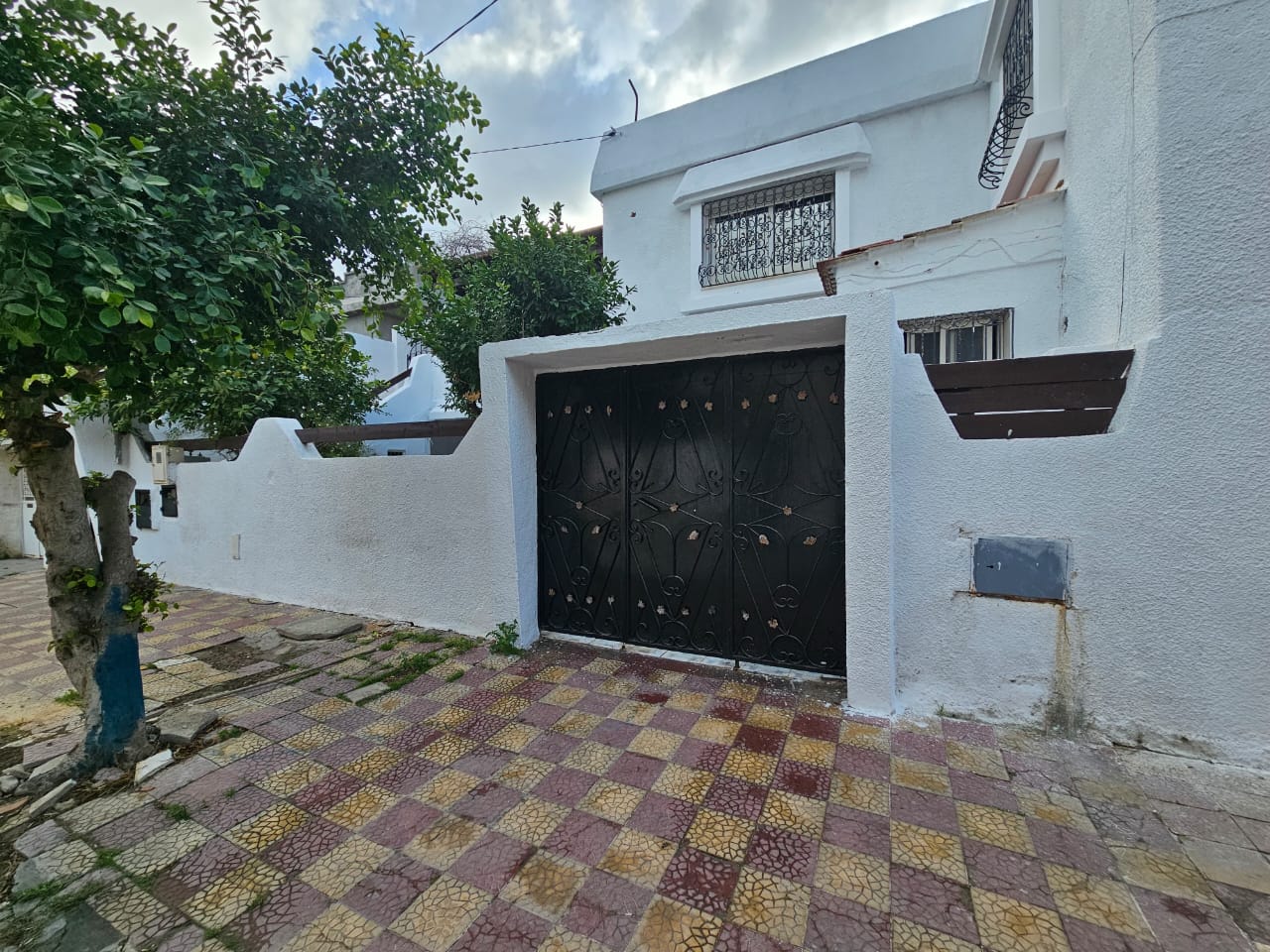Ezzouhour (Tunis) Ezzouhour 4 Vente Maisons Etage de villa s3 plus studio 280 md a ezzouhour