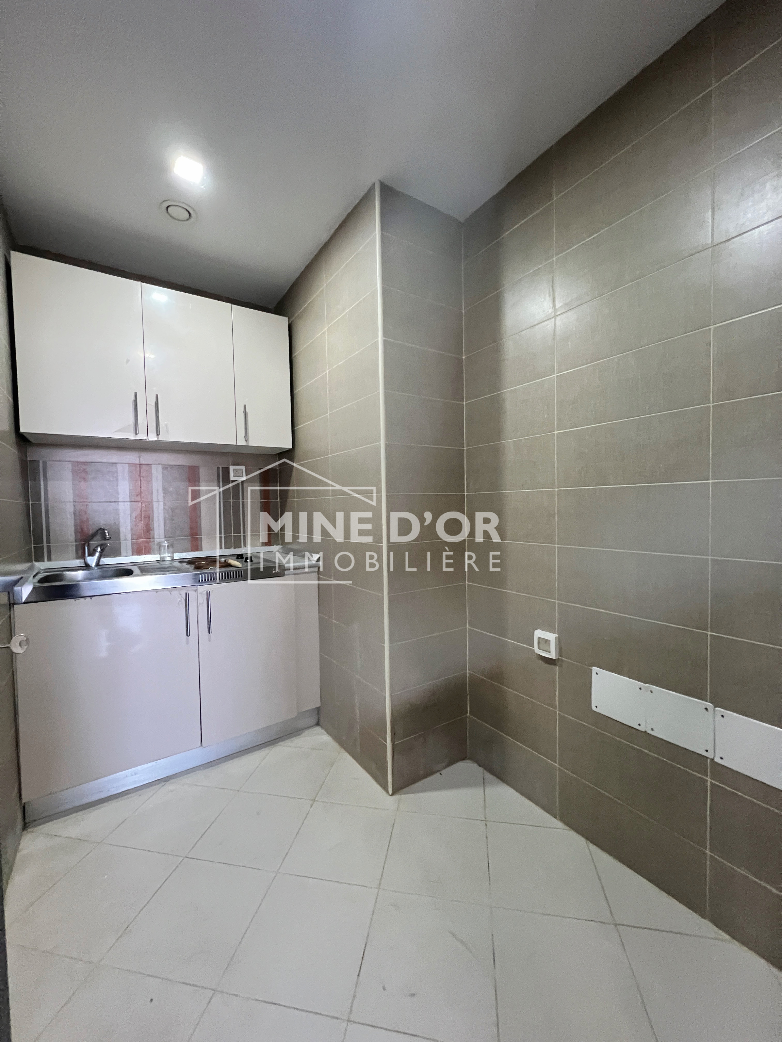 Cite El Khadra&nbsp;Zone urbaine nord&nbsp;Bureaux & Commerces&nbsp;Bureau&nbsp;Al bureau en 6espaces hts au centre urbain