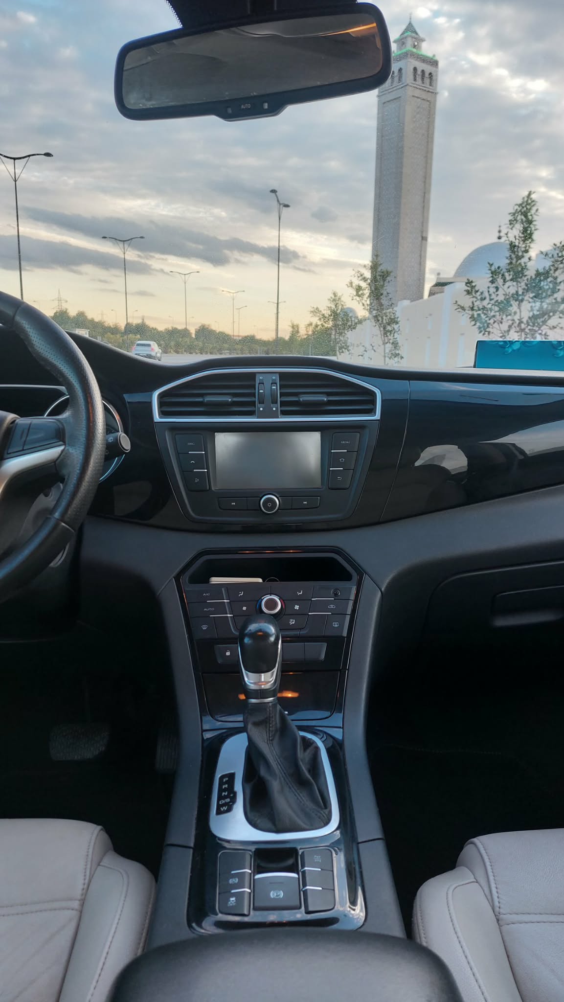 La Marsa&nbsp;Berge Du Lac&nbsp;Mg&nbsp;Autre Mod�le&nbsp;Mg gs luxe suv puissant �l�gant et 4x4  1�re main