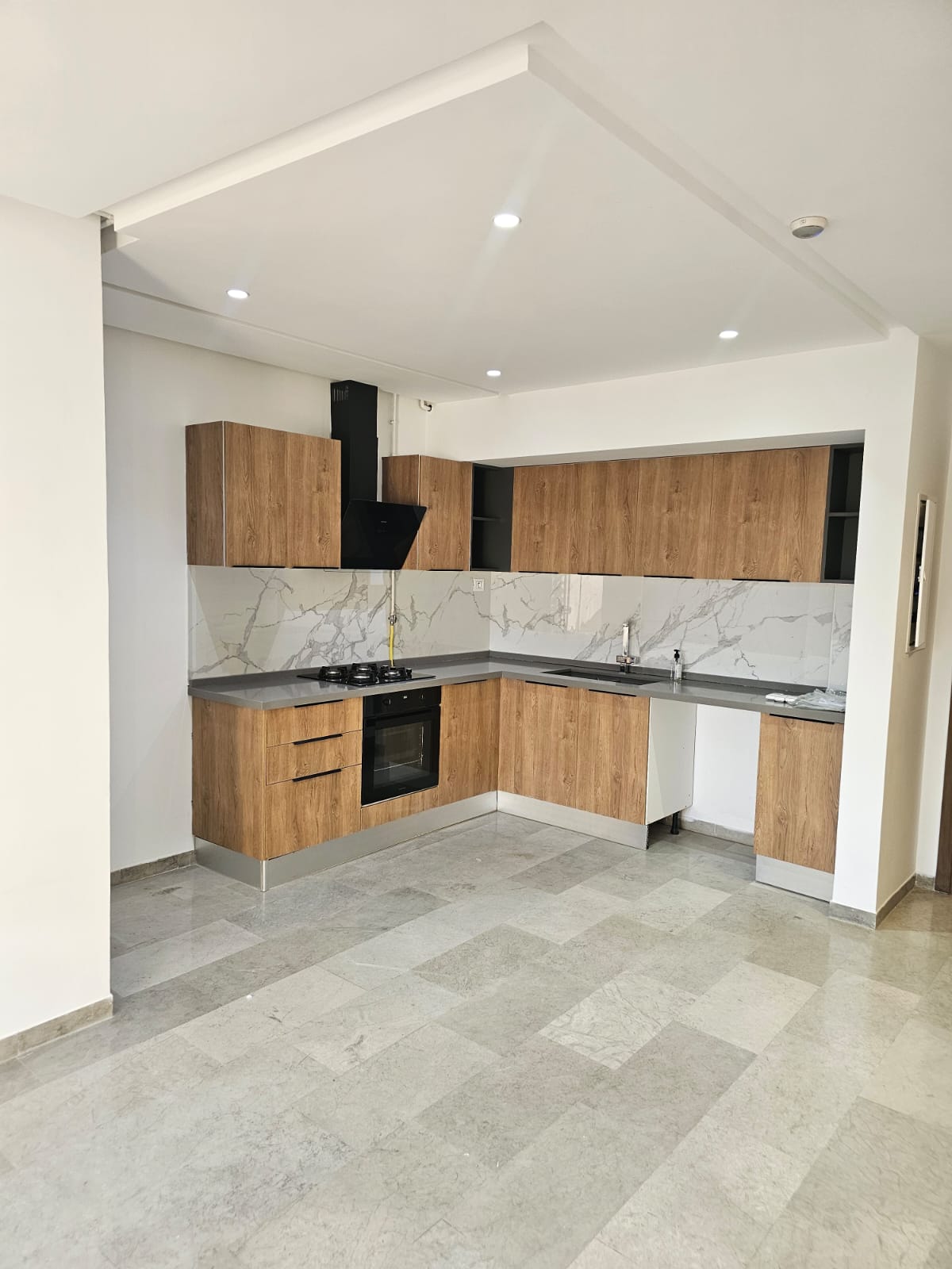 Ain Zaghouan&nbsp;Ain Zaghouan&nbsp;Location&nbsp;Appart. 3 pi�ces&nbsp;S plus deux haut standing � la nv soukra