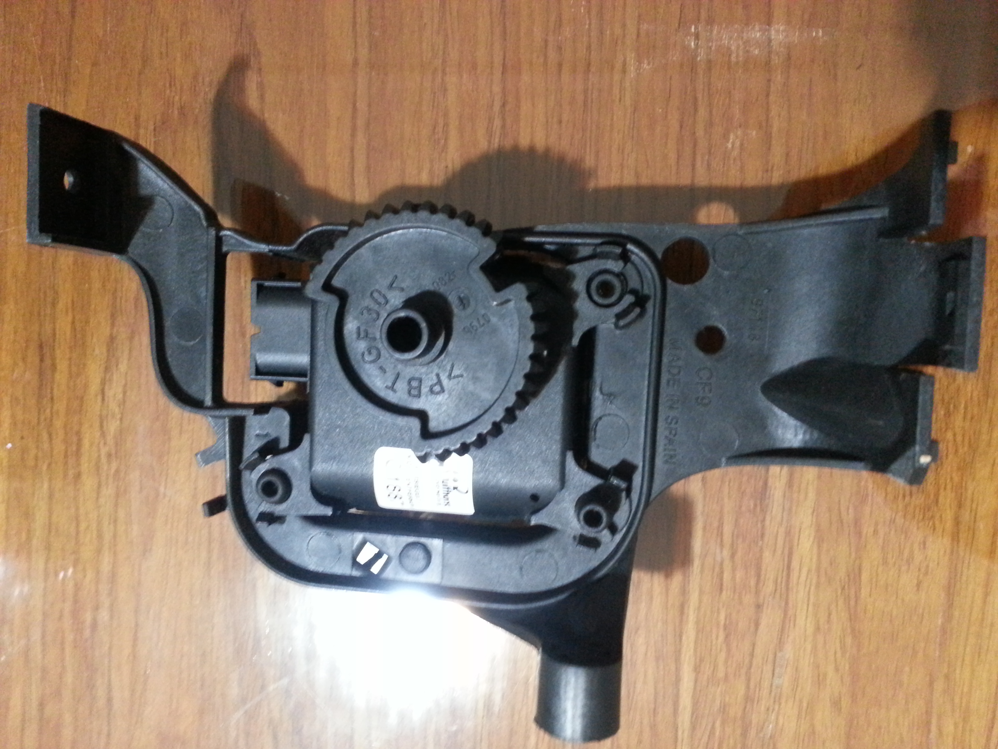 Ariana Ville&nbsp;Cite Ennouzha&nbsp;Pi�ces D�tach�es&nbsp;Electricit� et Electronique&nbsp;Moteur de recyclage d'air de climatisation