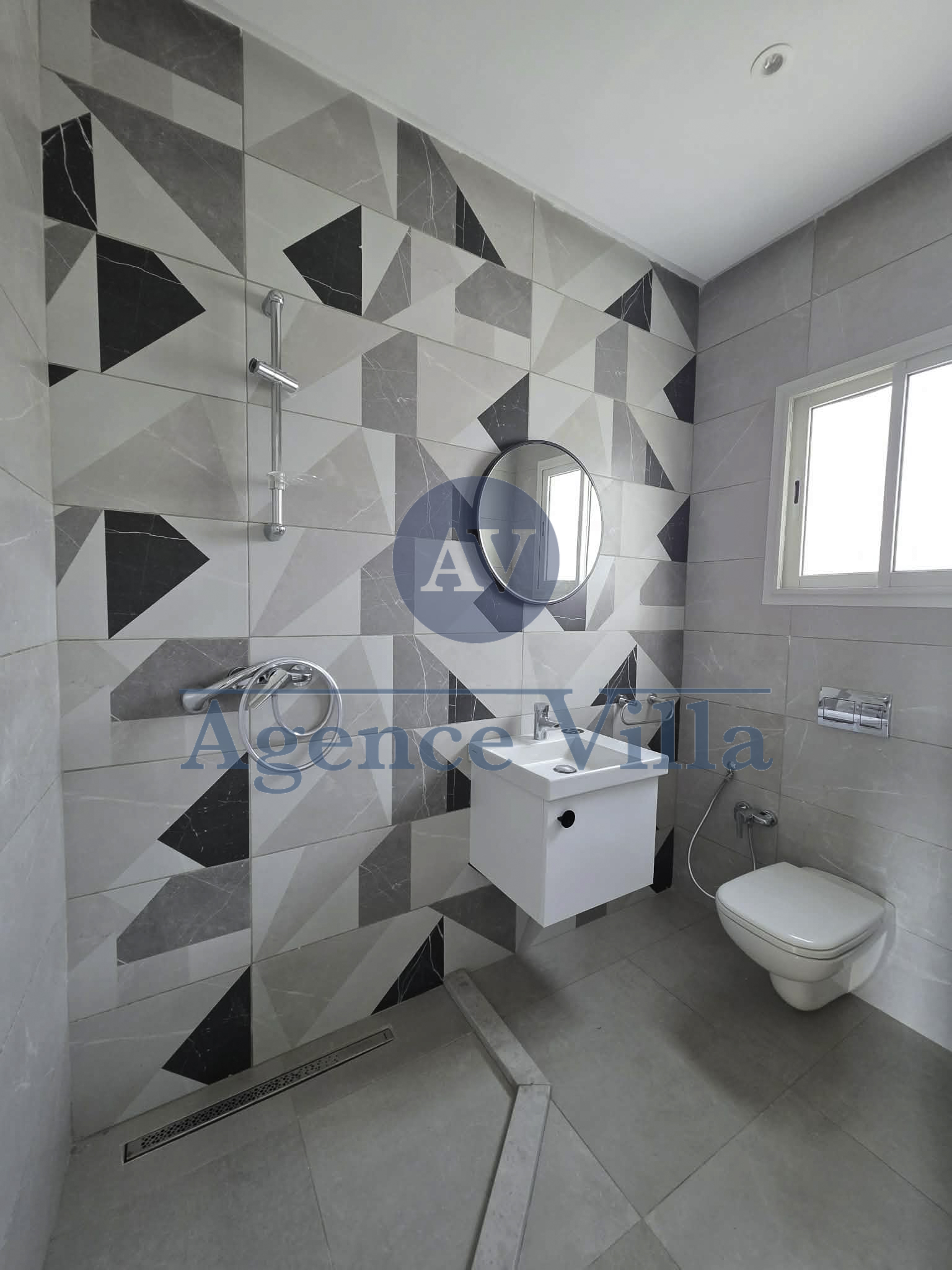 Ain Zaghouan&nbsp;Jardins de Carthage&nbsp;Location&nbsp;Maisons&nbsp;Villa s5 avec piscine � jardin de carthage