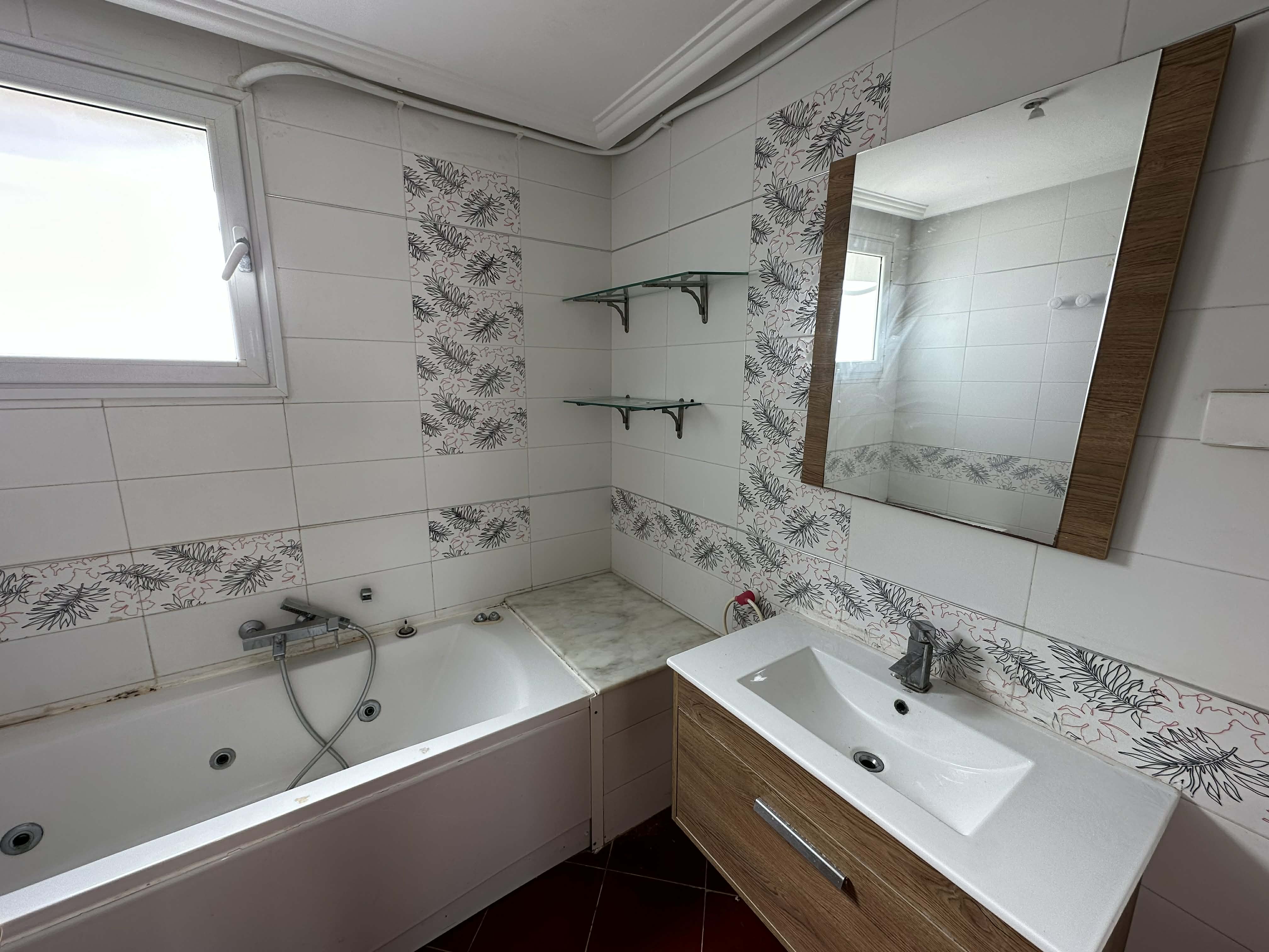 Ariana Ville&nbsp;Cite Ennasr 2&nbsp;Location&nbsp;Appart. 5 pi�ces+&nbsp;Appart s4 spacieux � ennasr 2