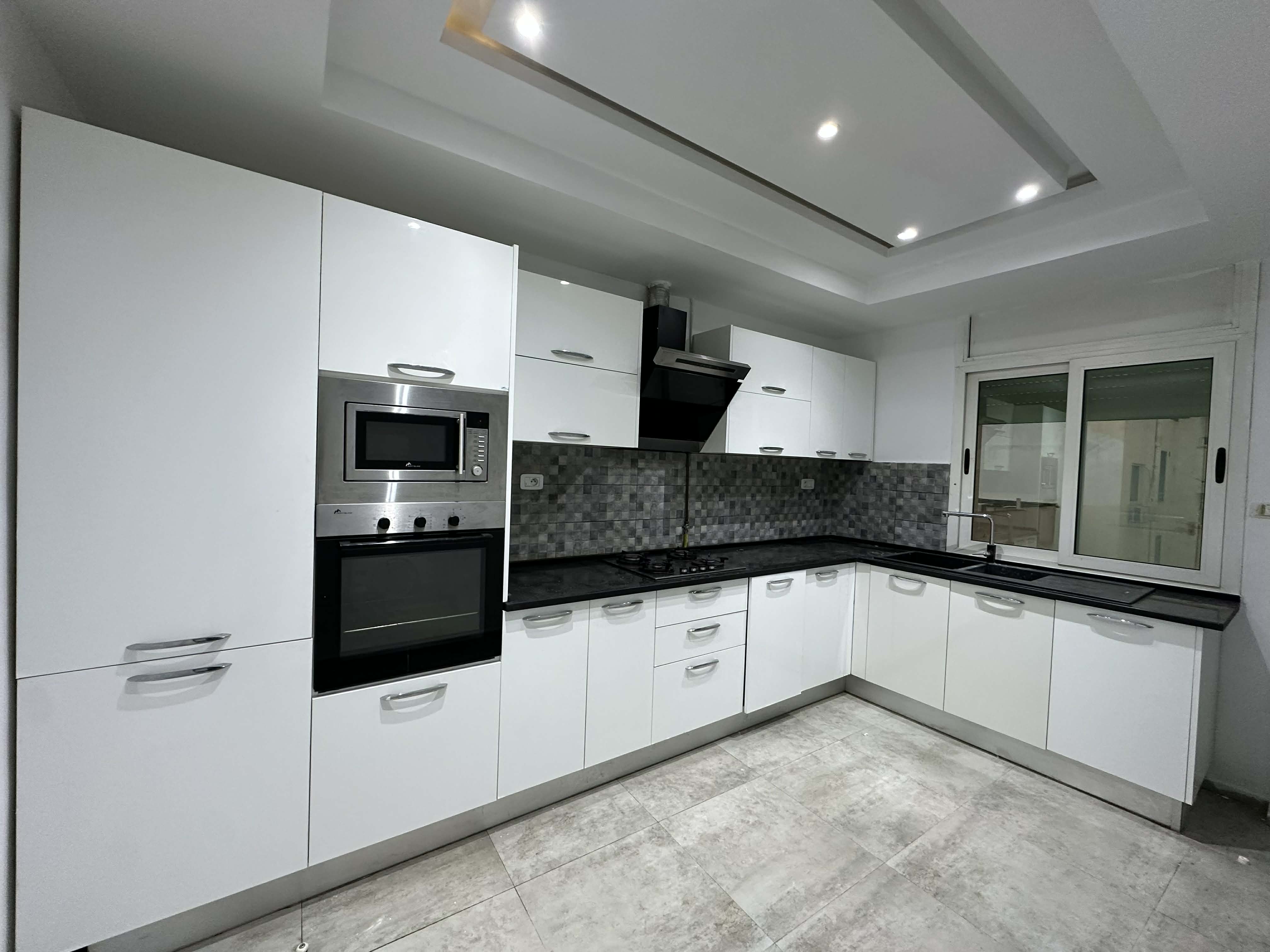 Ariana Ville&nbsp;Cite Ennasr 2&nbsp;Bureaux & Commerces&nbsp;Bureau&nbsp;Bureau a3 avec une terrasse � ennasr 2 hedi nouira