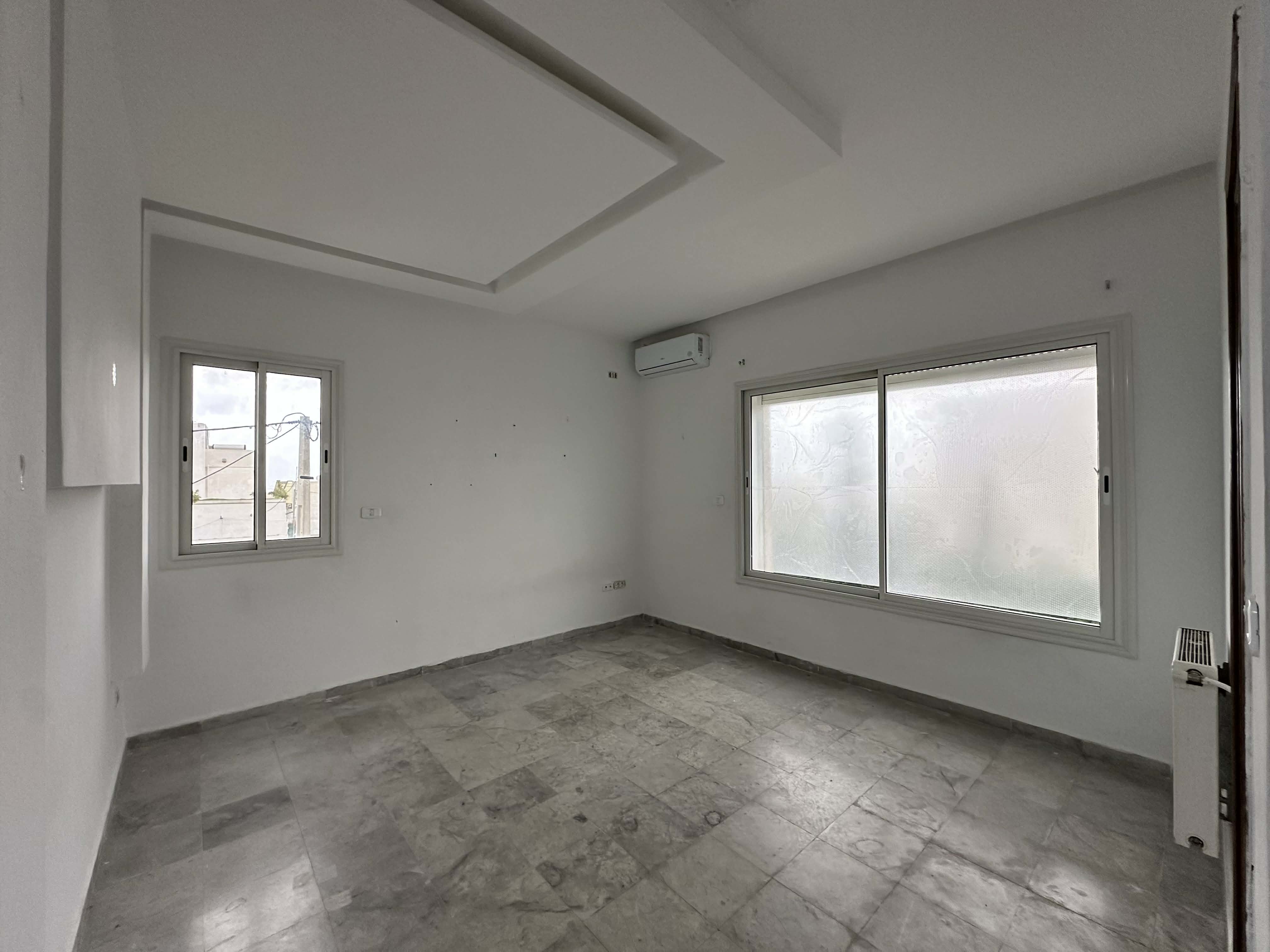 Ariana Ville&nbsp;Cite Ennasr 2&nbsp;Location&nbsp;Appart. 4 pi�ces&nbsp;Etage de villa s3 avec terrasse � ennassr