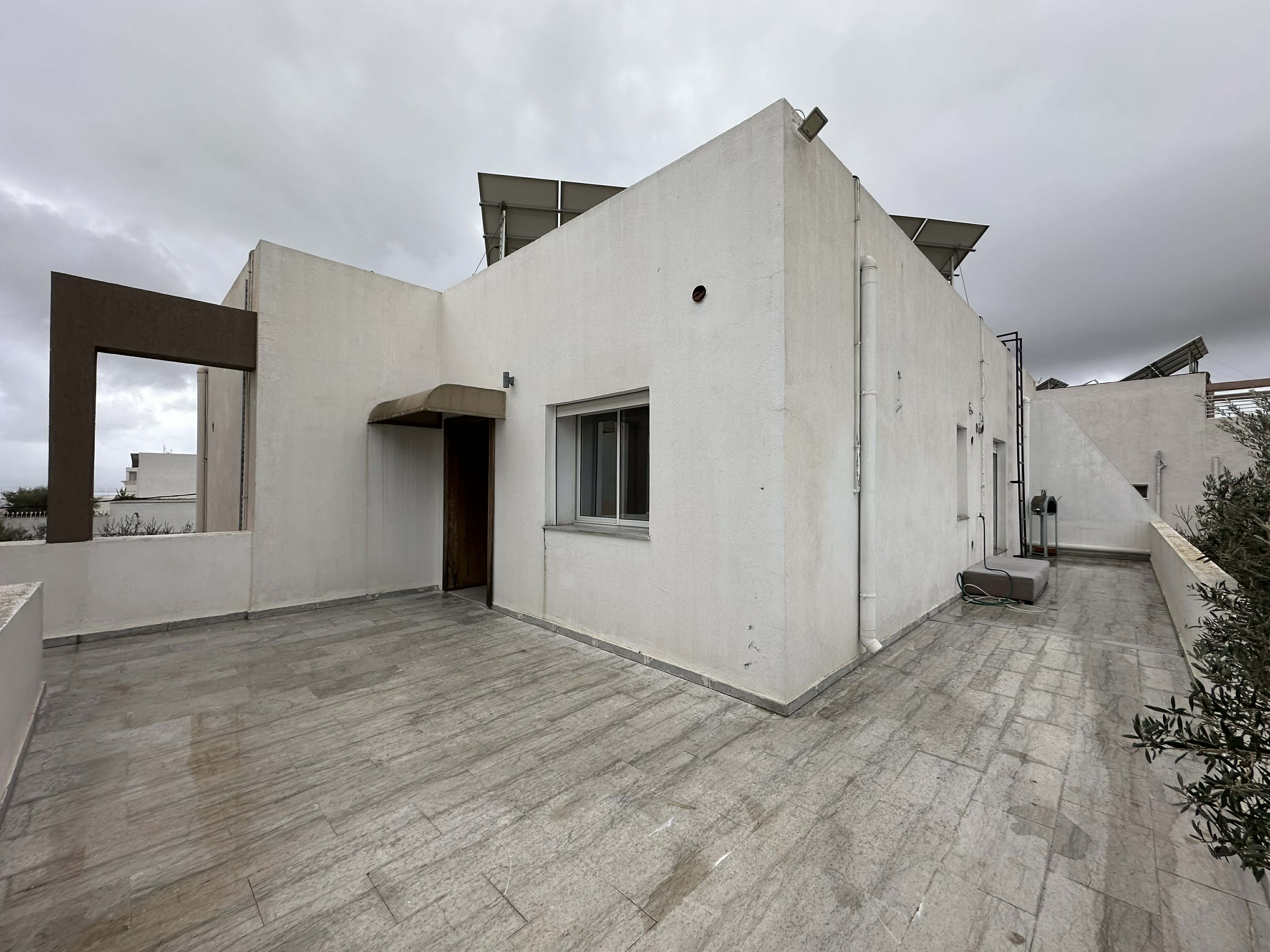 Ariana Ville&nbsp;Cite Ennasr 2&nbsp;Location&nbsp;Appart. 4 pi�ces&nbsp;Etage de villa s3 avec terrasse � ennassr