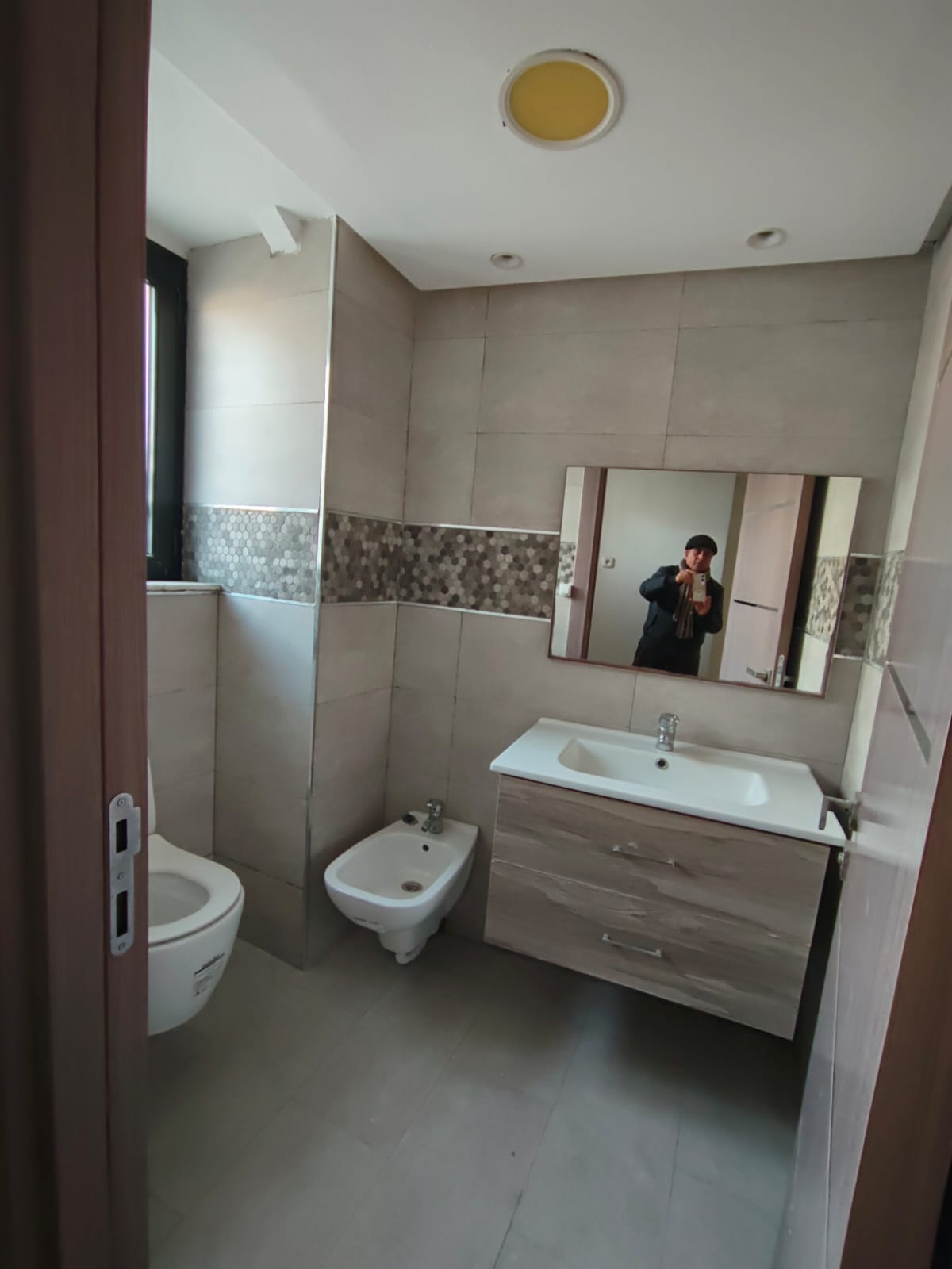 Cite El Khadra&nbsp;Kheireddine Pacha&nbsp;Bureaux & Commerces&nbsp;Surfaces&nbsp;Montplaisir loc esp commercial