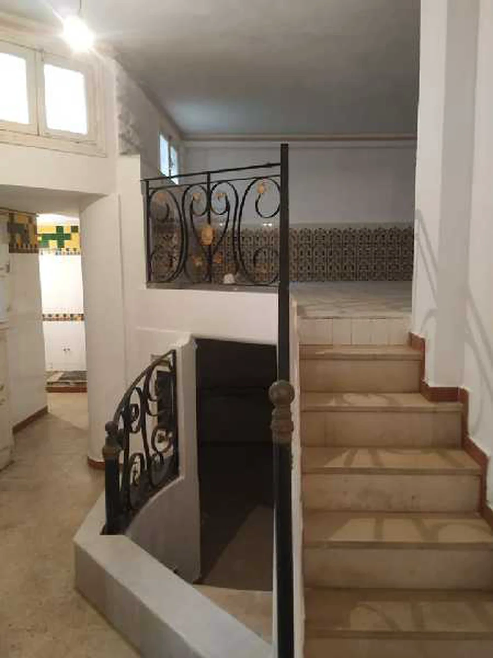 Bab Bhar&nbsp;Republique&nbsp;Vente&nbsp;Surfaces&nbsp;Local commercial murs tunis au passage