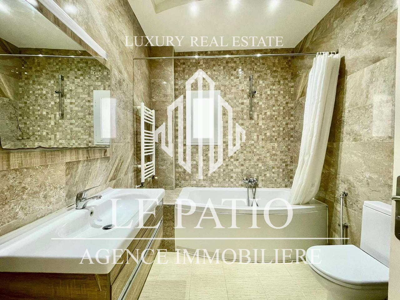 La Marsa&nbsp;Marsa Ennassim&nbsp;Location&nbsp;Appart. 4 pi�ces&nbsp;Etage de villa s3 a la marsa