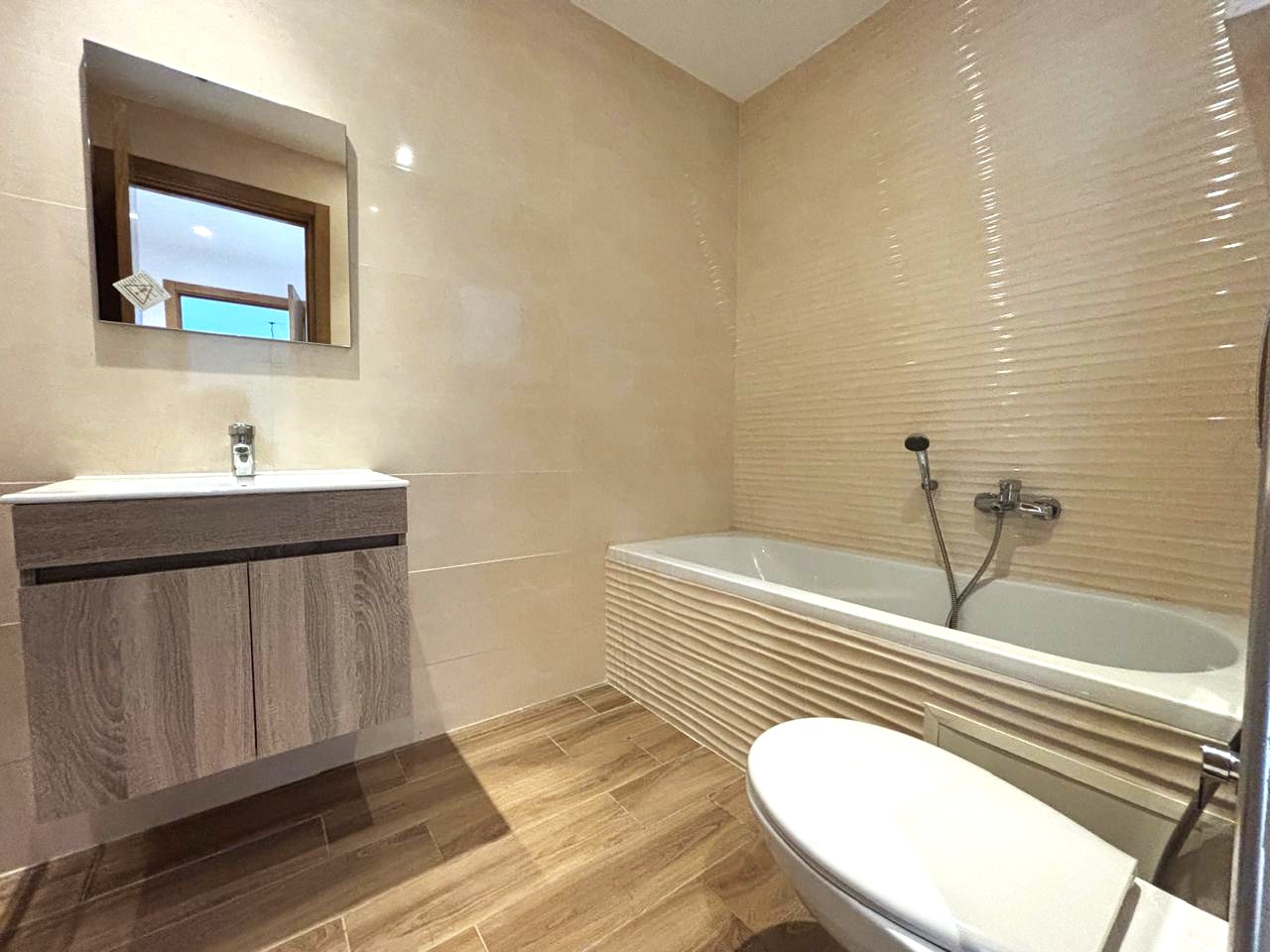 La Soukra&nbsp;La Soukra&nbsp;Location&nbsp;Appart. 3 pi�ces&nbsp;Appartement s2 de 130m2 � la soukra park