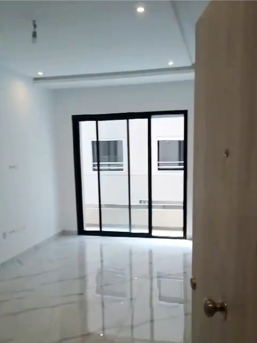 Ariana Ville&nbsp;Cite Ennasr 2&nbsp;Location&nbsp;Appart. 1 pi�ce&nbsp;S1 neuf � ennasr