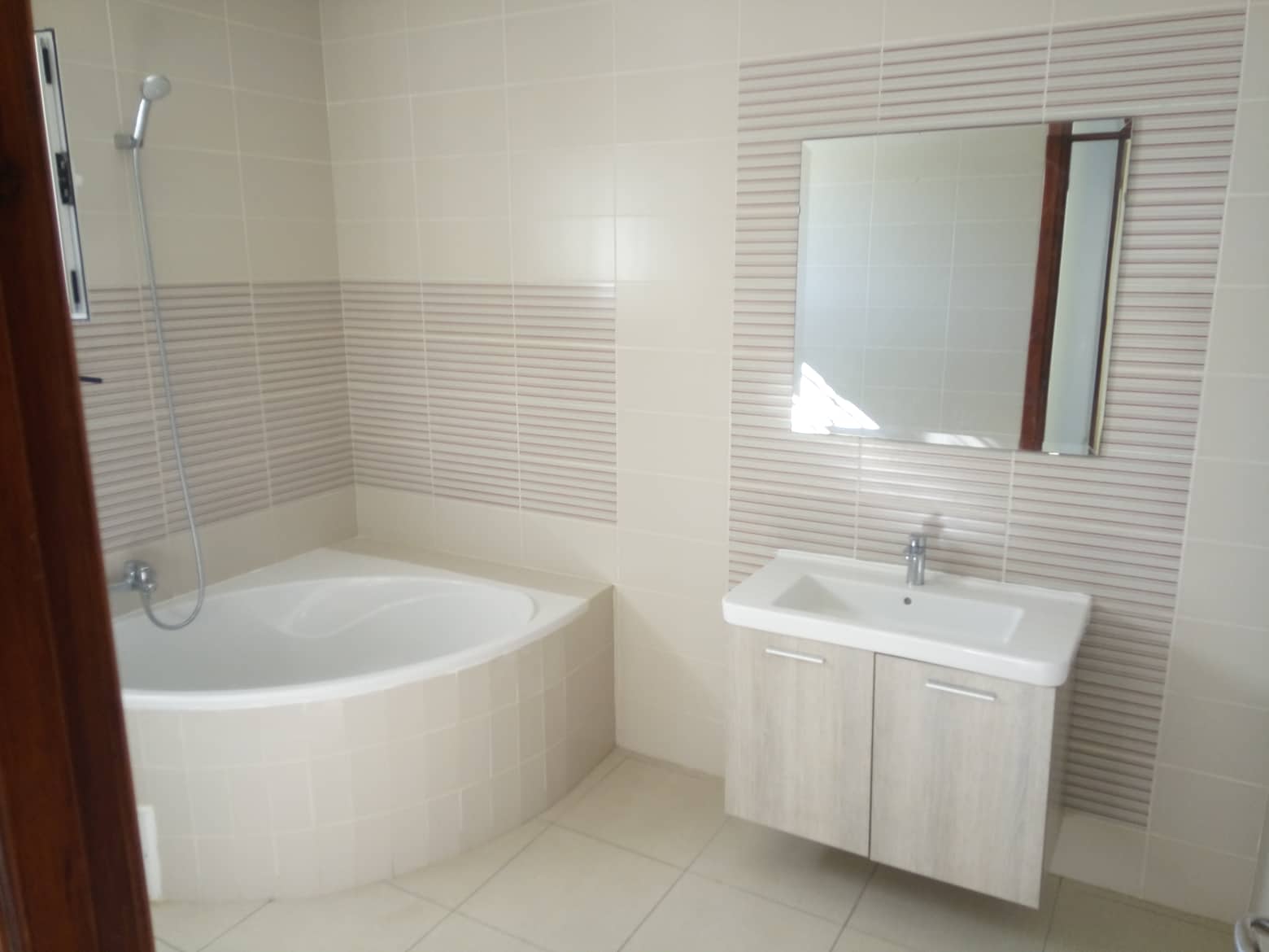 Mannouba&nbsp;La Mannouba&nbsp;Location&nbsp;Appart. 4 pi�ces&nbsp;Etage de villa