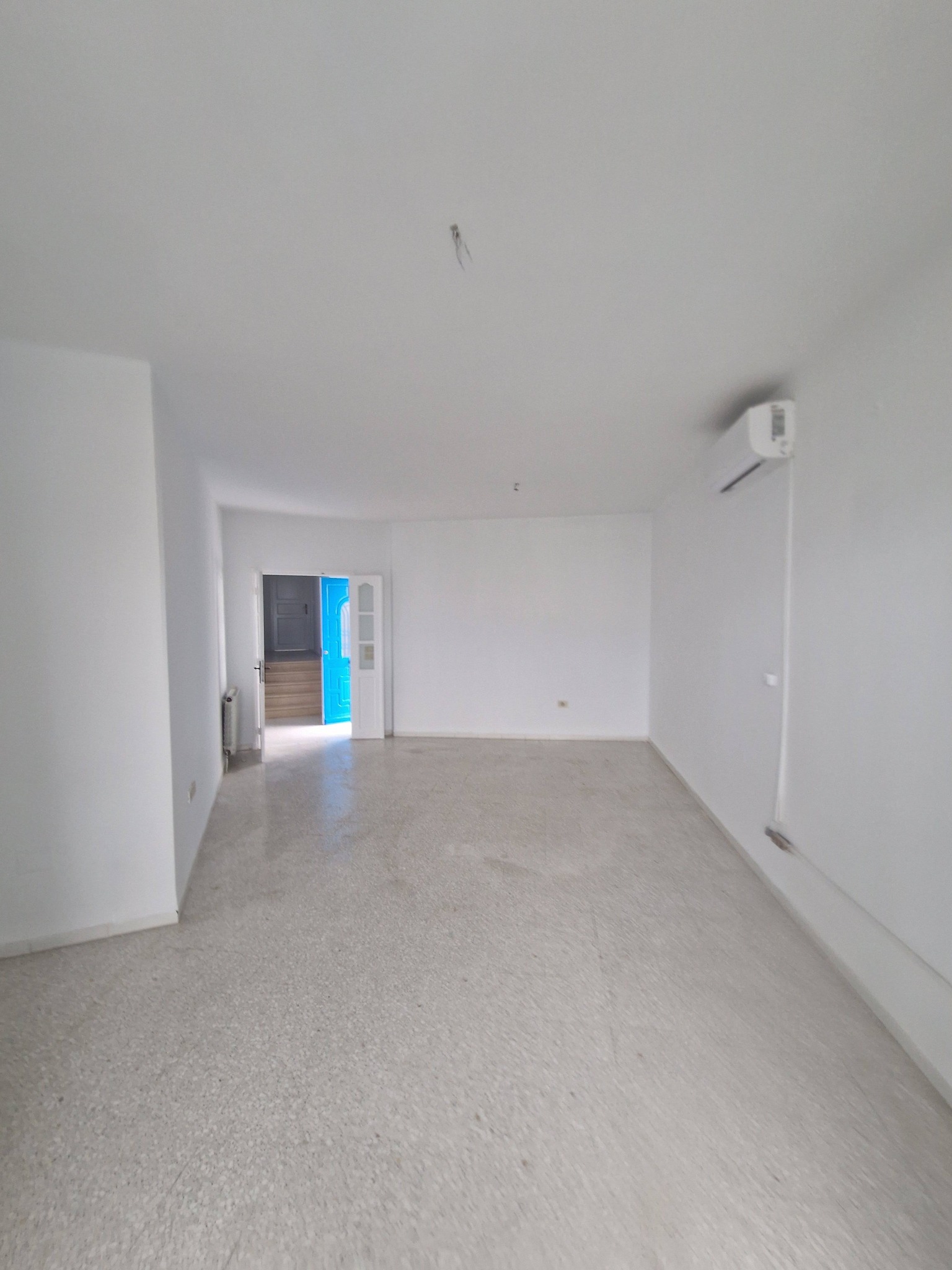 Ariana Ville&nbsp;Cite Ennasr 2&nbsp;Location&nbsp;Appart. 4 pi�ces&nbsp;Duplex s3 cot� ren� descartes