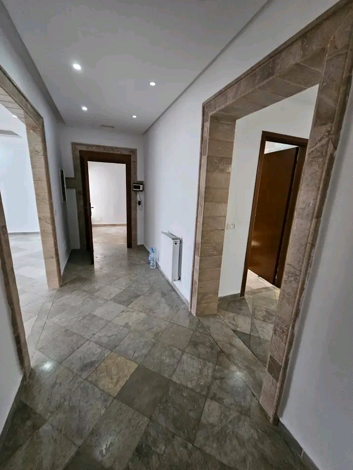 Raoued&nbsp;Cite El Ghazala 2&nbsp;Location&nbsp;Appart. 4 pi�ces&nbsp;�tage d'une villa s 3 cit� el ghazela