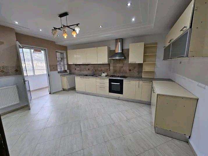 Raoued&nbsp;Cite El Ghazala 2&nbsp;Location&nbsp;Appart. 4 pi�ces&nbsp;�tage d'une villa s 3 cit� el ghazela