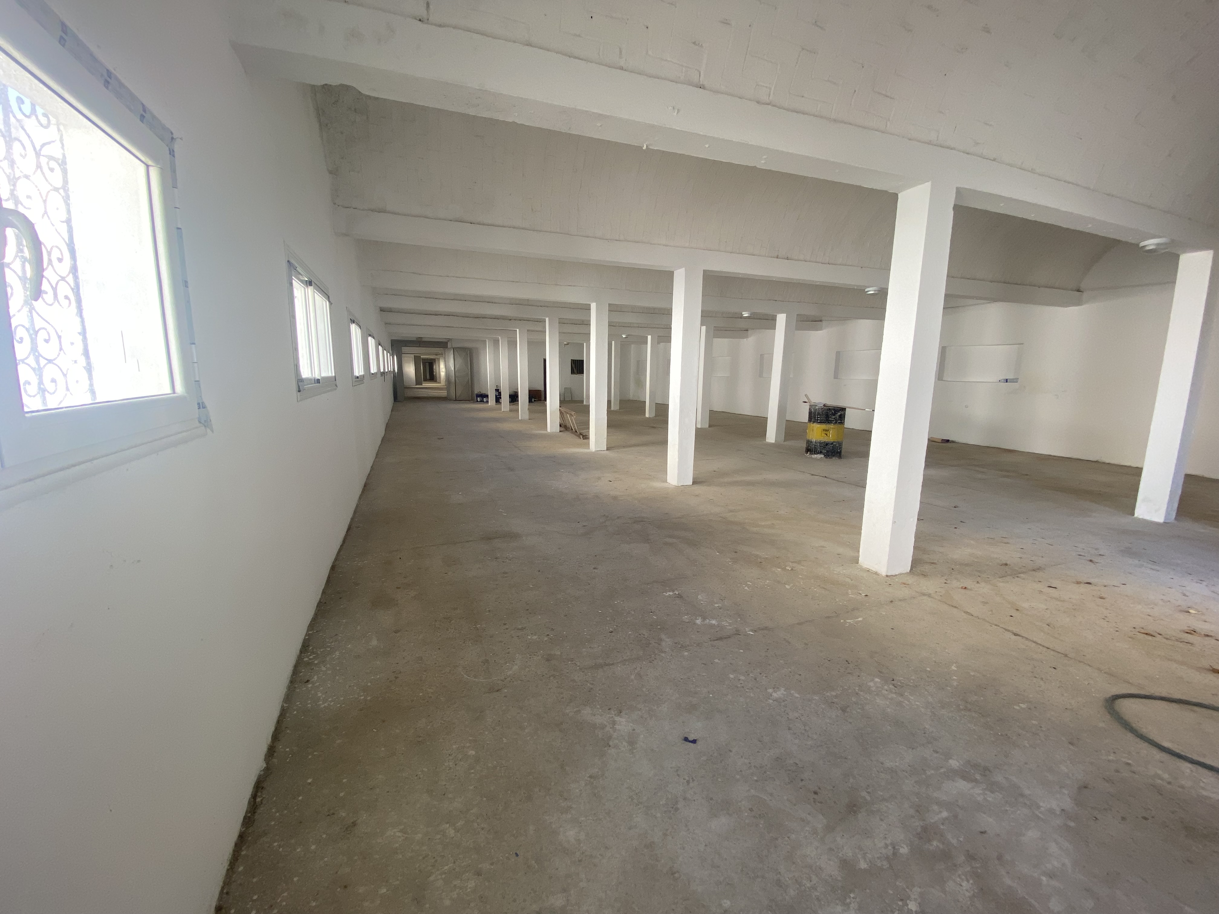 La Soukra&nbsp;La Soukra&nbsp;Bureaux & Commerces&nbsp;Atelier,Garage&nbsp;D�p�t avec showroom � la soukra