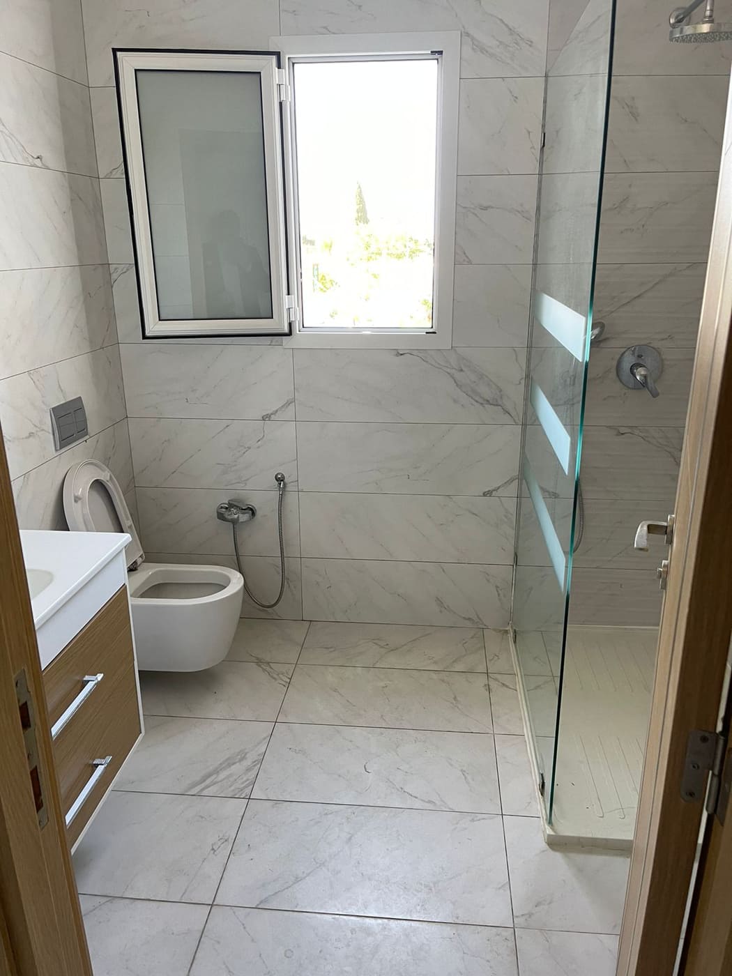 La Marsa&nbsp;El Aouina&nbsp;Location&nbsp;Appart. 2 pi�ces&nbsp;S2 spacieux pas loin du closerie ain zaghouan