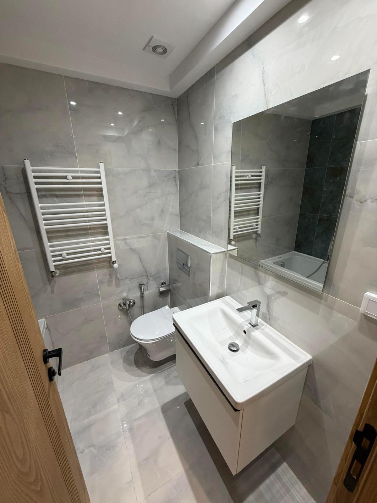 Ariana Ville&nbsp;Cite Ennasr 2&nbsp;Location&nbsp;Appart. 3 pi�ces&nbsp;S plus 2 hst a ennasr 2 wb4434