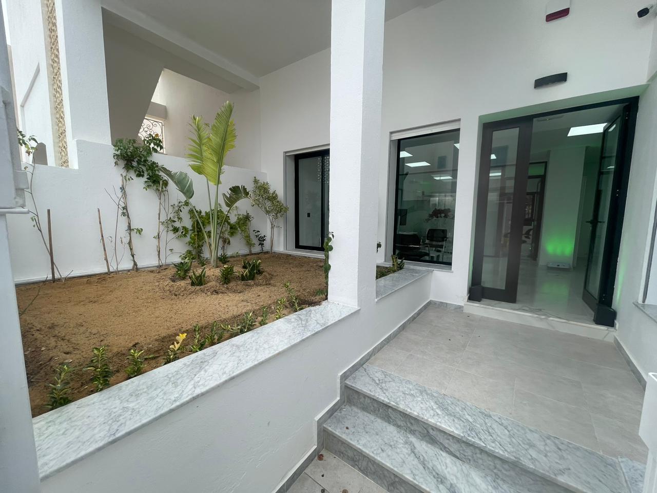 Ariana Ville&nbsp;El Menzah 5&nbsp;Bureaux & Commerces&nbsp;Bureau&nbsp;Grand espace bureautique meubl� au menzah5