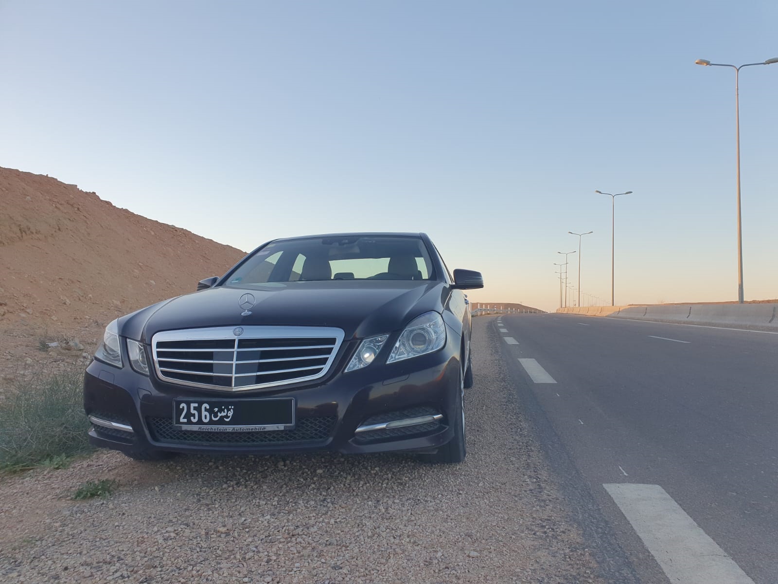 Tataouine Nord&nbsp;Cite Ennouzha&nbsp;Mercedes&nbsp;220&nbsp;Mercedes benz classe e220