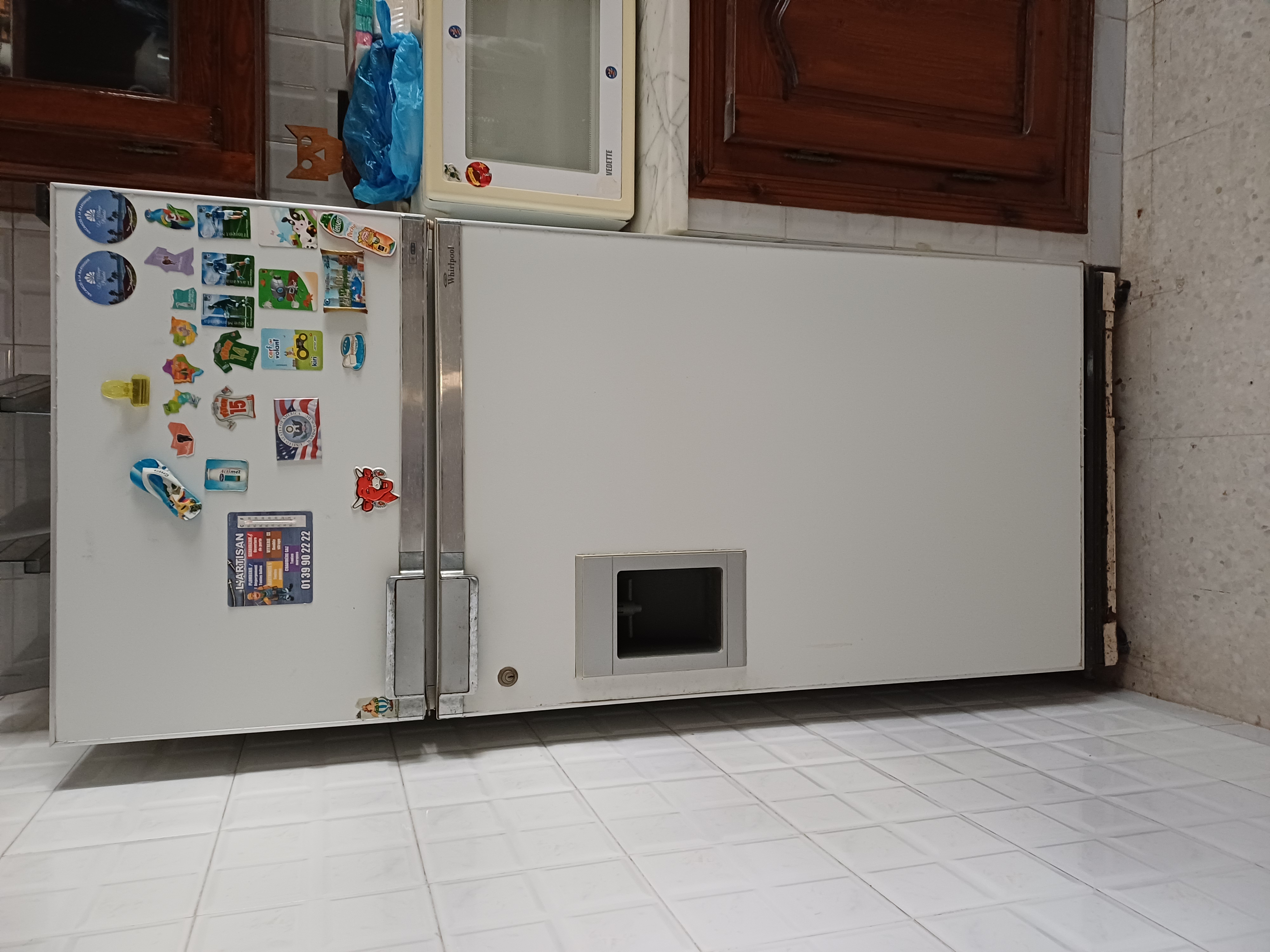 Rades&nbsp;Rades&nbsp;R�frig�rateur 2 portes&nbsp;Autre&nbsp;R�frig�rateur cong�lateur fonctionne tr�s bien