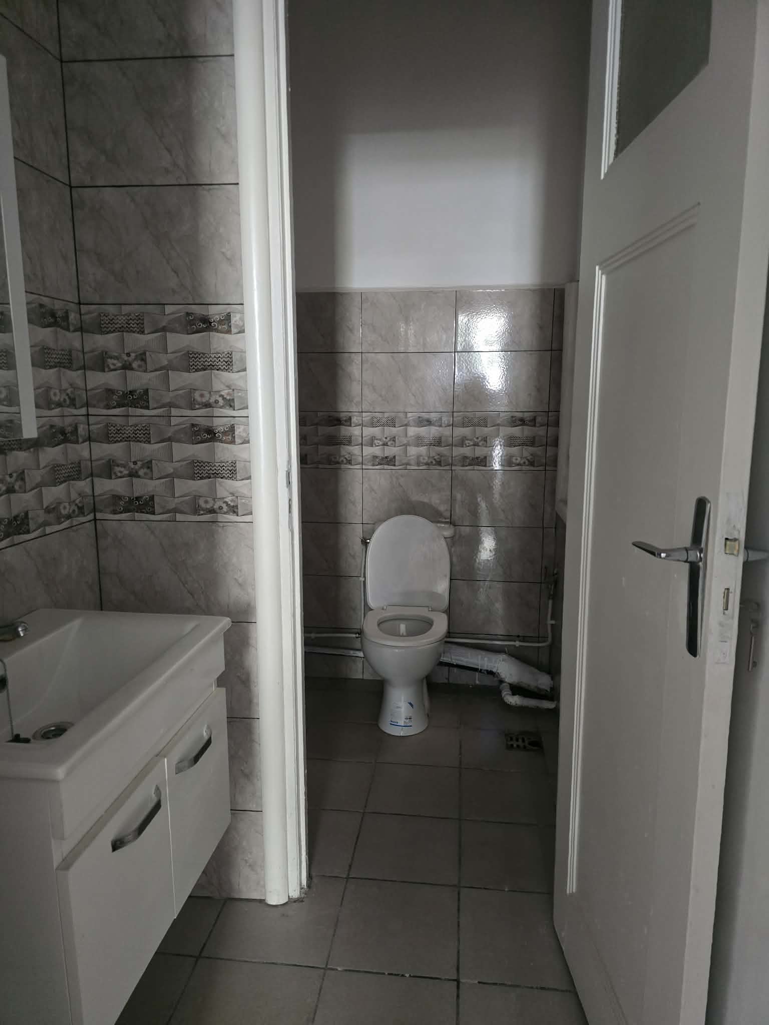 Bab Bhar&nbsp;Bab Bhar&nbsp;Bureaux & Commerces&nbsp;Bureau&nbsp;Un bureau � rue de palestine tunis