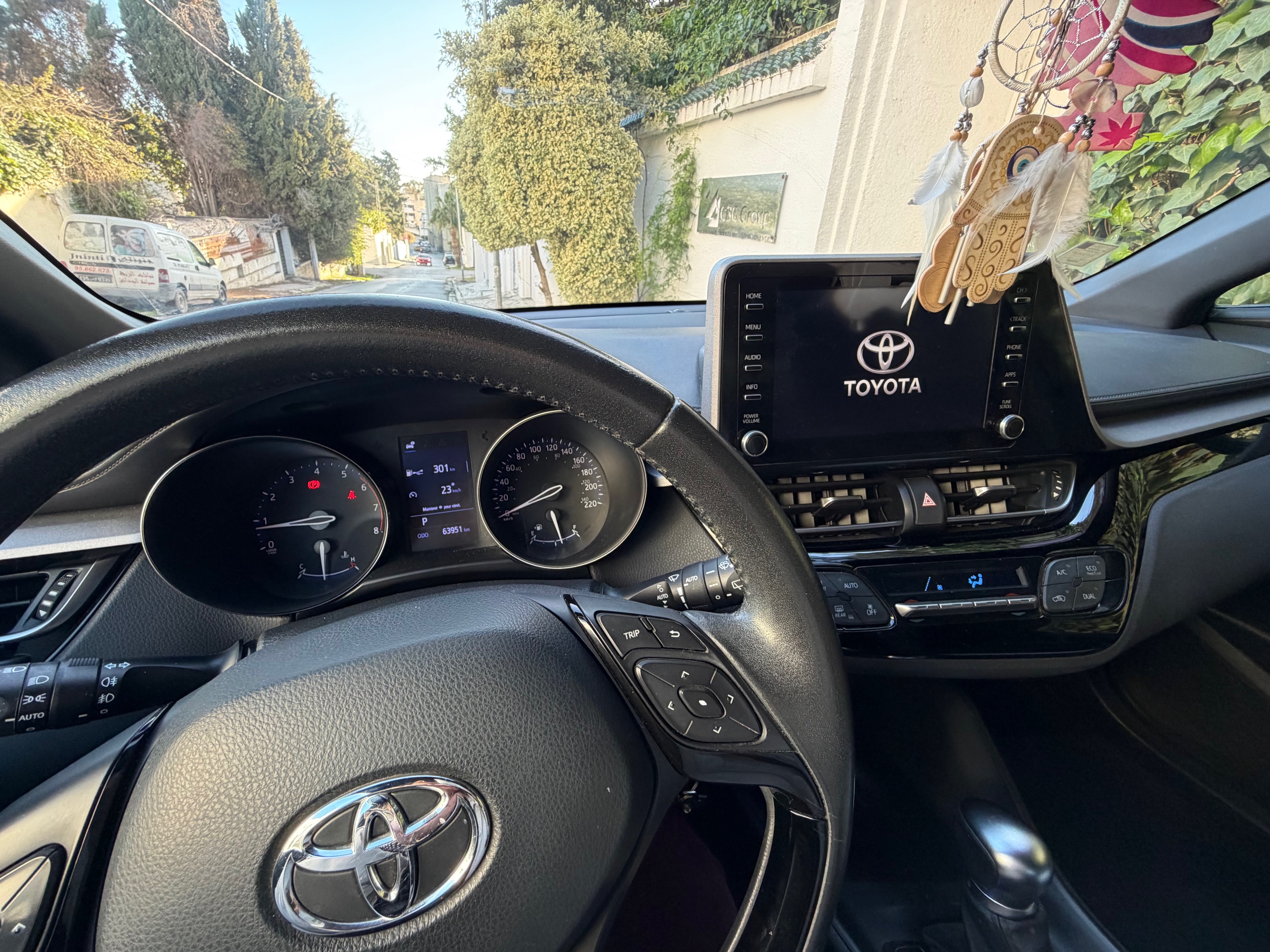 El Menzah&nbsp;Mutuelle Ville&nbsp;Toyota&nbsp;Autre Mod�le&nbsp;Chr en tr�s bon �tat
