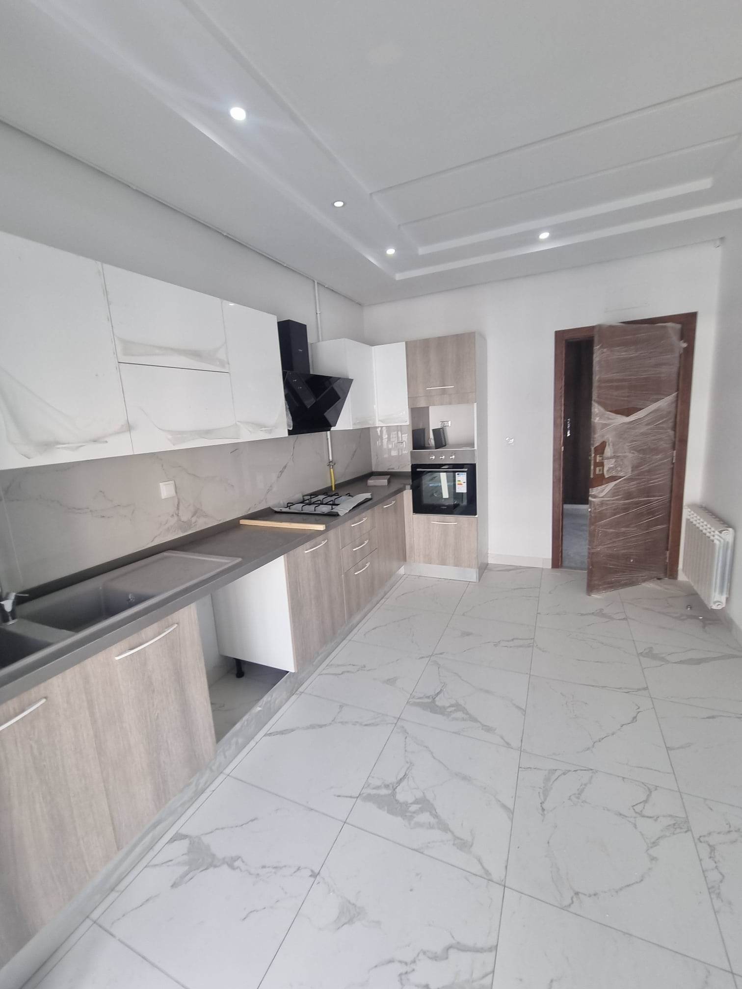 Ain Zaghouan&nbsp;Ain Zaghouan&nbsp;Location&nbsp;Appart. 4 pi�ces&nbsp;S plus trois tr�s ensoleill� � la nv sokra