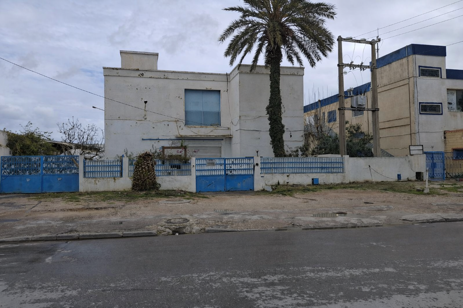 La Soukra&nbsp;Charguia 1&nbsp;Bureaux & Commerces&nbsp;Surfaces&nbsp;Local polyfonctionnel � la charguia 1