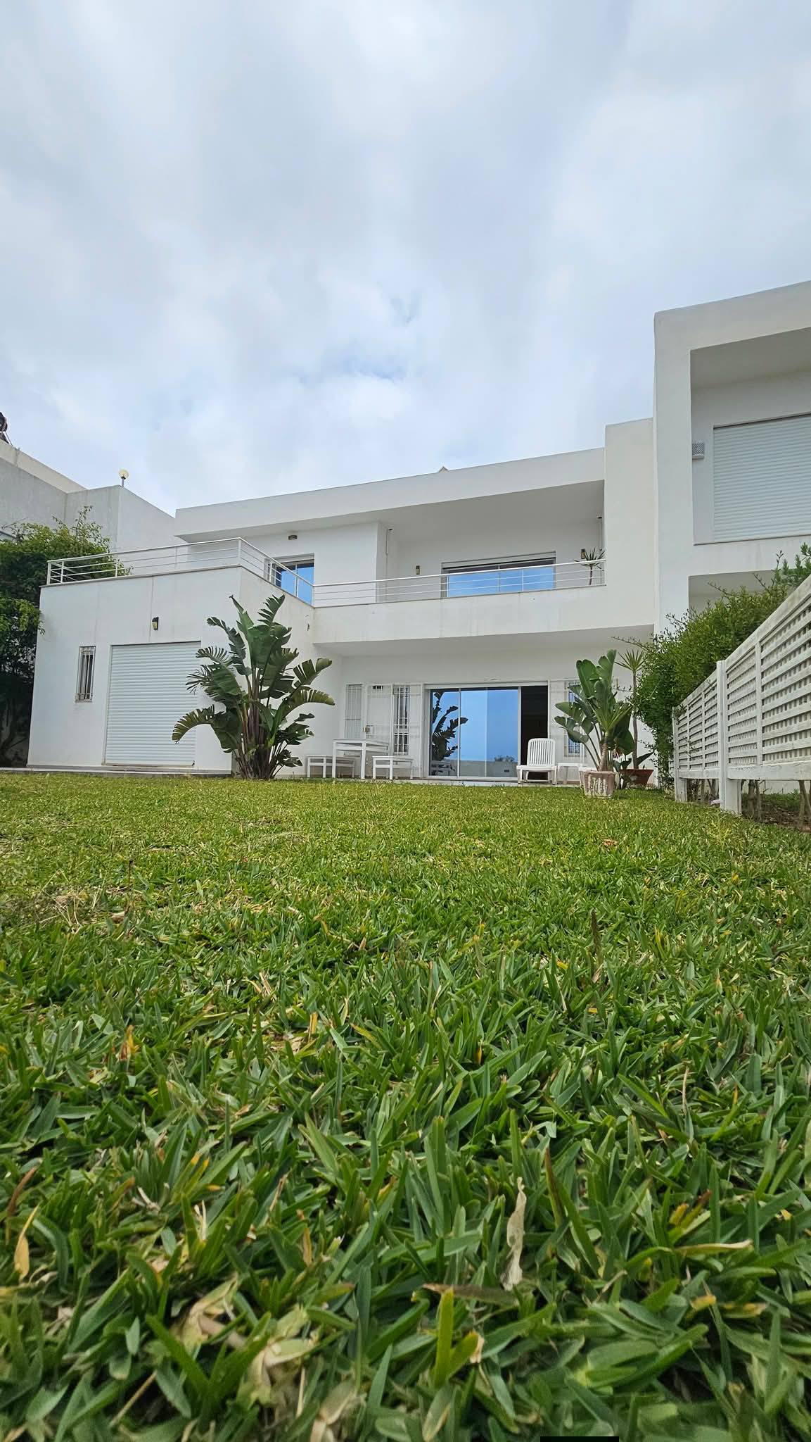 Hammam El Ghezaz&nbsp;Ezzahra&nbsp;Location vacances&nbsp;Maisons&nbsp;Villa pieds dans l'eau � plage ezzahra