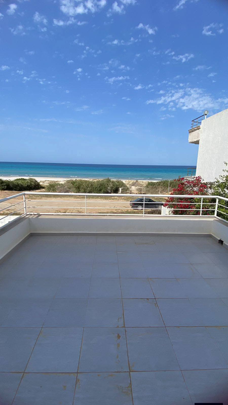Hammam El Ghezaz&nbsp;Ezzahra&nbsp;Location vacances&nbsp;Maisons&nbsp;Villa pieds dans l'eau � plage ezzahra