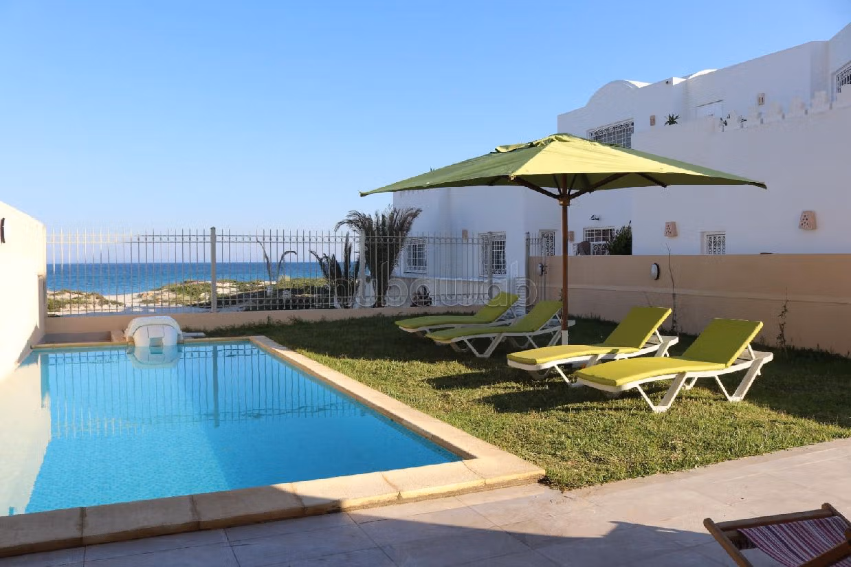 Kelibia&nbsp;Kelibia&nbsp;Location vacances&nbsp;Appart. 3 pi�ces&nbsp;Villa pieds dans l'eau avec piscine � k�libia