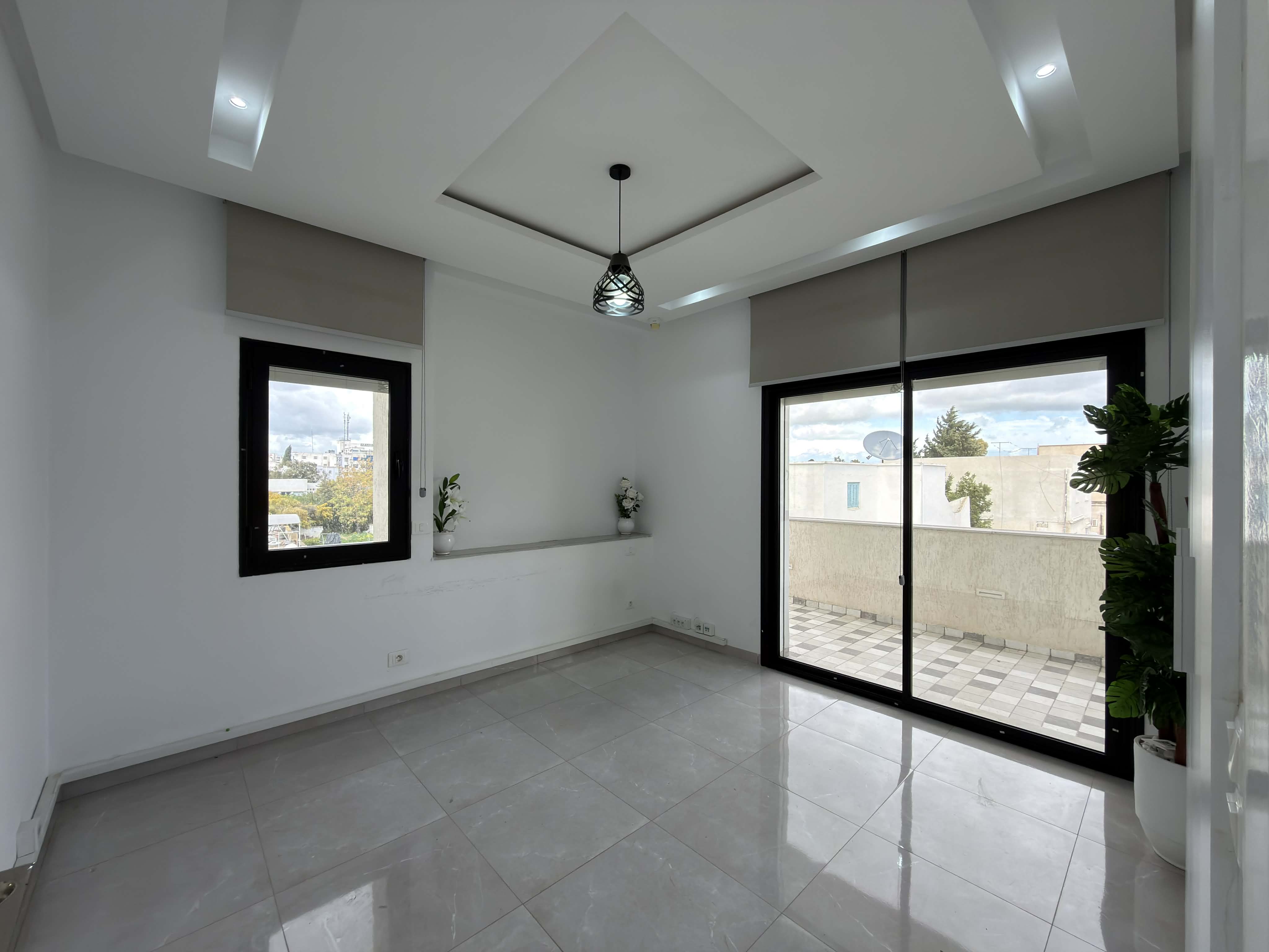 Ariana Ville&nbsp;Ariana&nbsp;Bureaux & Commerces&nbsp;Bureau&nbsp;Bureau 2 open space et 3 pi�ces � l'ariana