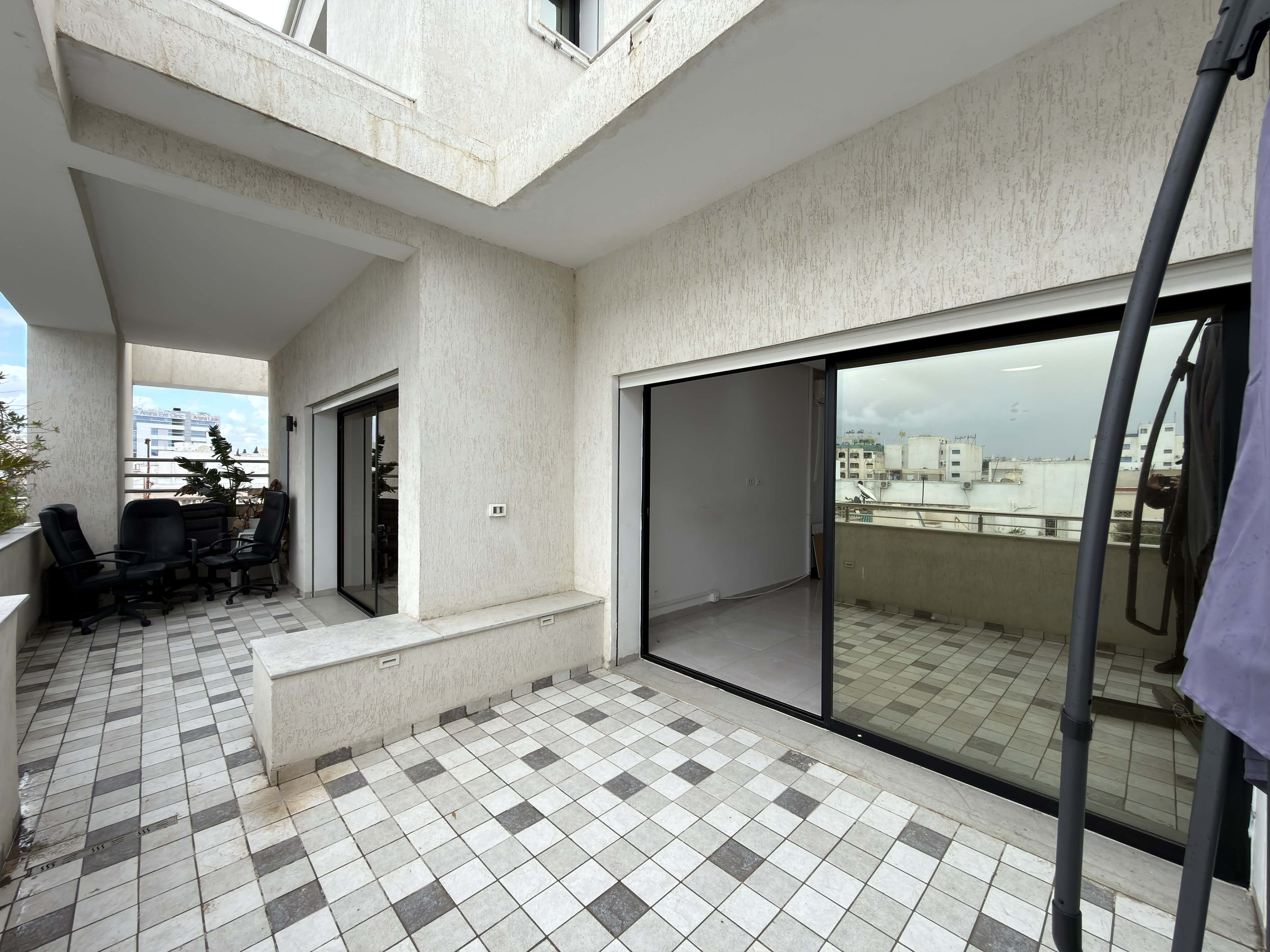 Ariana Ville&nbsp;Ariana&nbsp;Bureaux & Commerces&nbsp;Bureau&nbsp;Bureau 2 open space et 3 pi�ces � l'ariana